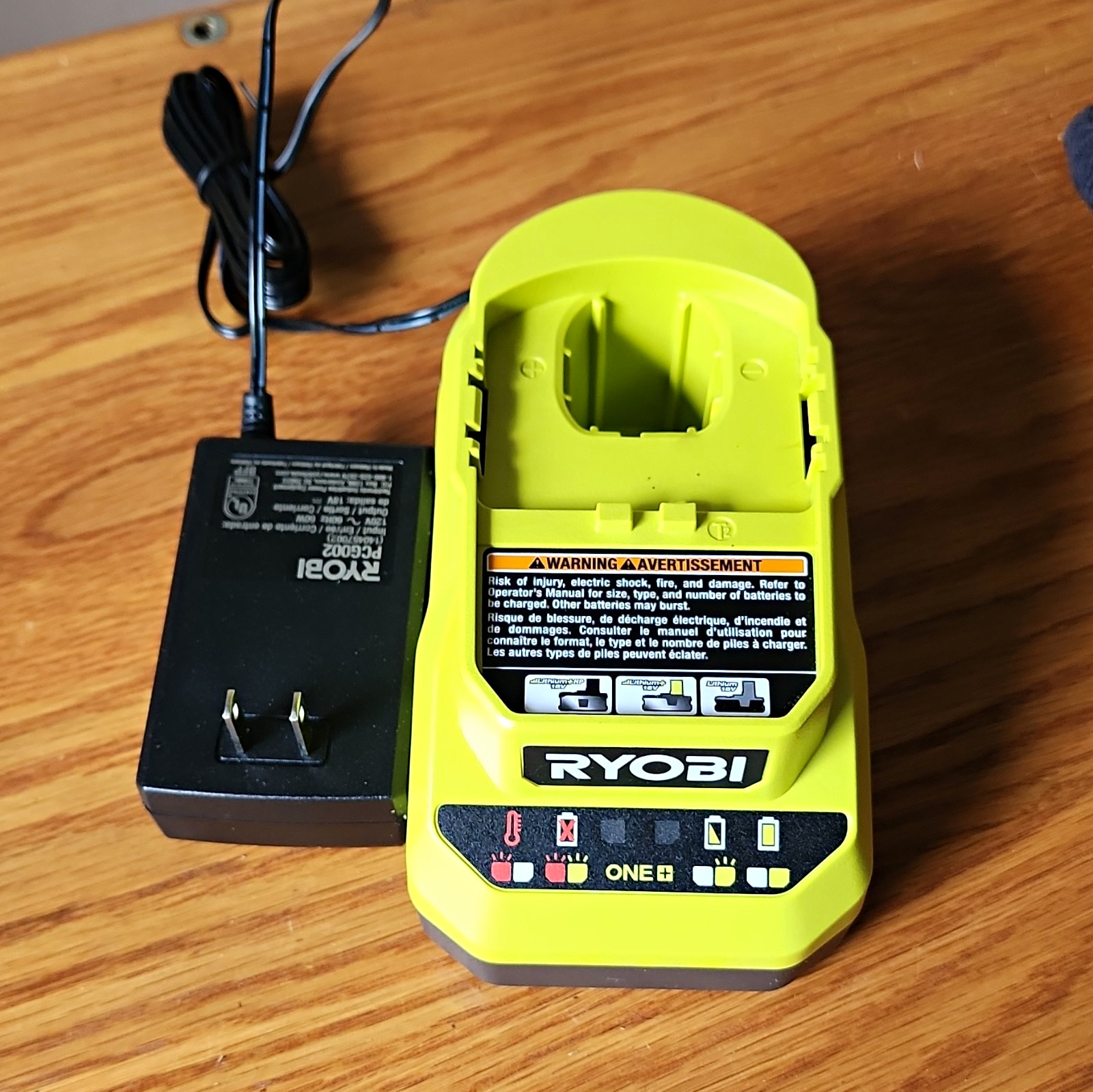 RYOBI ONE+ 18V Li-ion Battery Charger PCG002 (MPN 140457002) Green