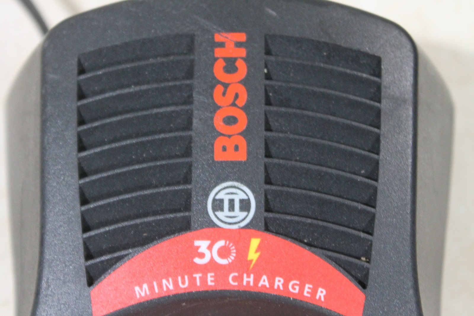 TESTED Genuine OEM Bosch 12v Volt Battery Charger BC 430