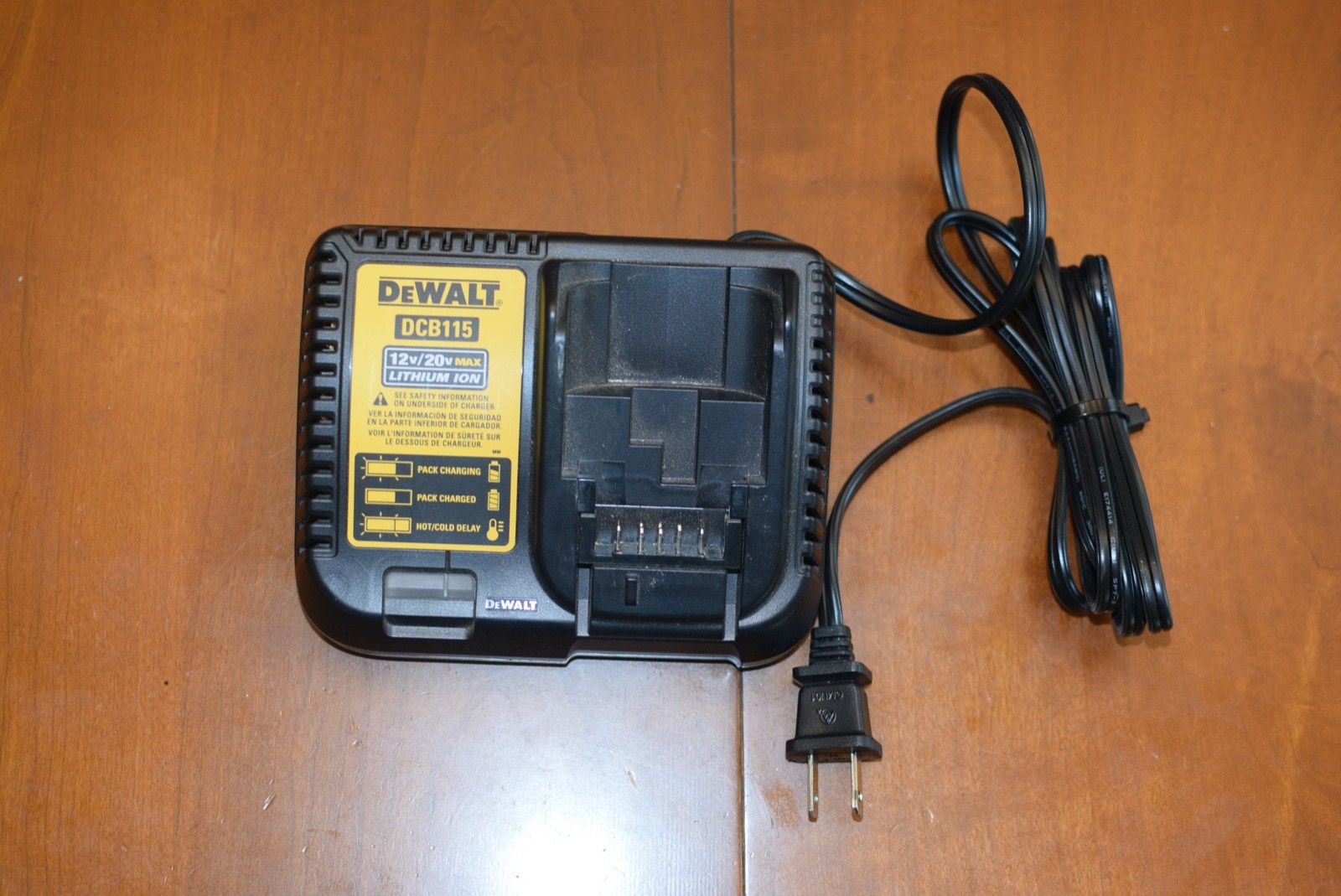 DEWALT DCB115 12V-20V MAX Li-Ion