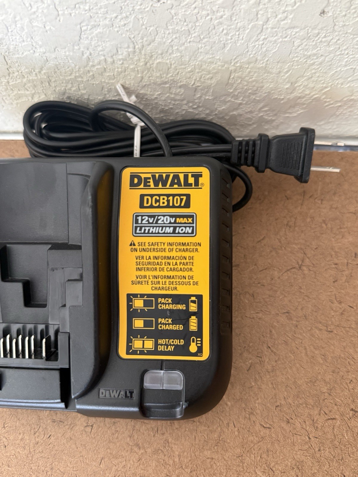 DEWALT DCB107 12V/20V MAX Lithium-Ion Battery Charger, Black