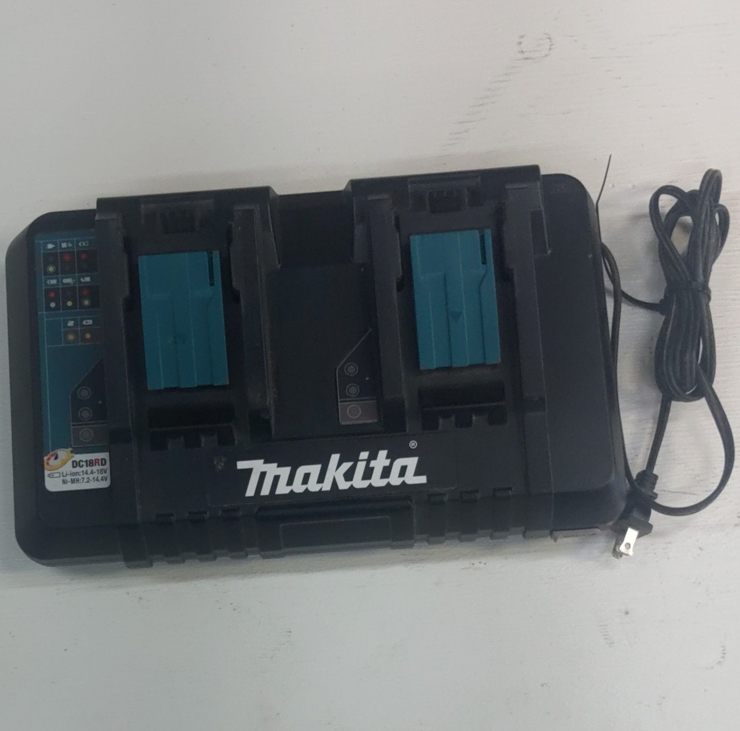 Makita DC18RD Dual Port 2-Battery Charger for 14.4-18V Li-Ion Batteries