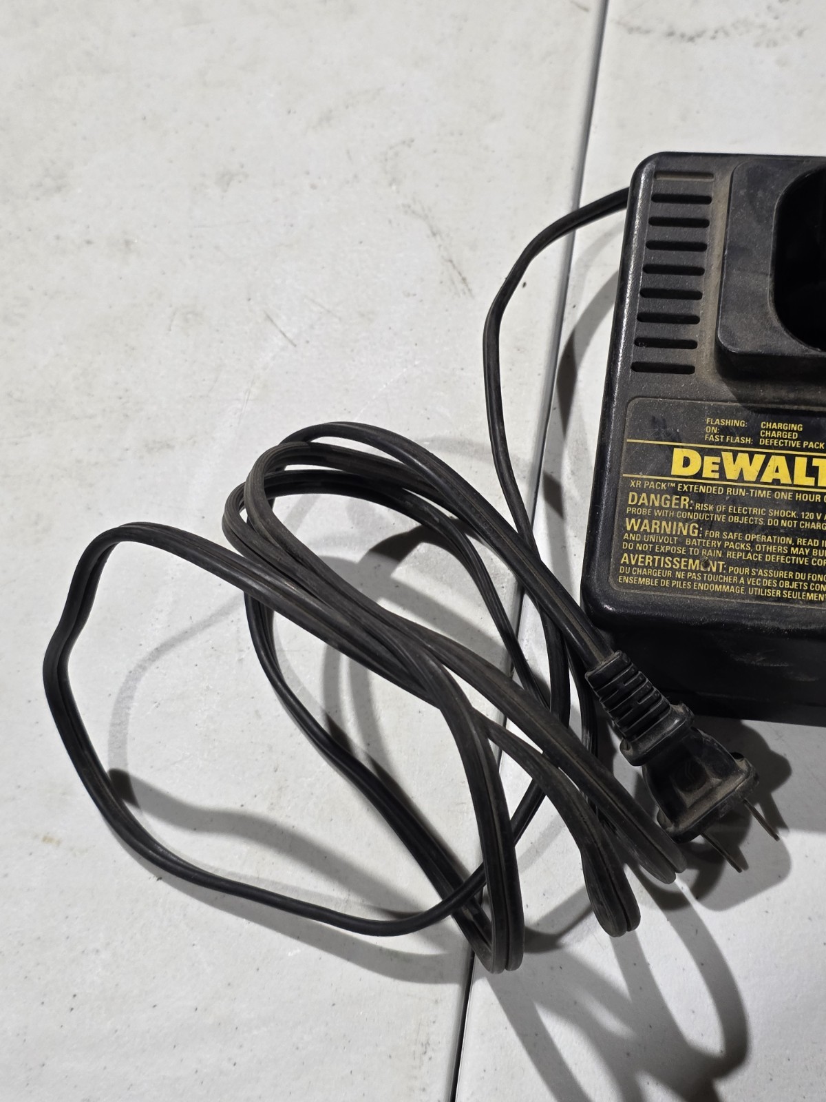 Dewalt DW9106 Battery Charger XR Pack One Hour Charge 7.2 to 14.4v
