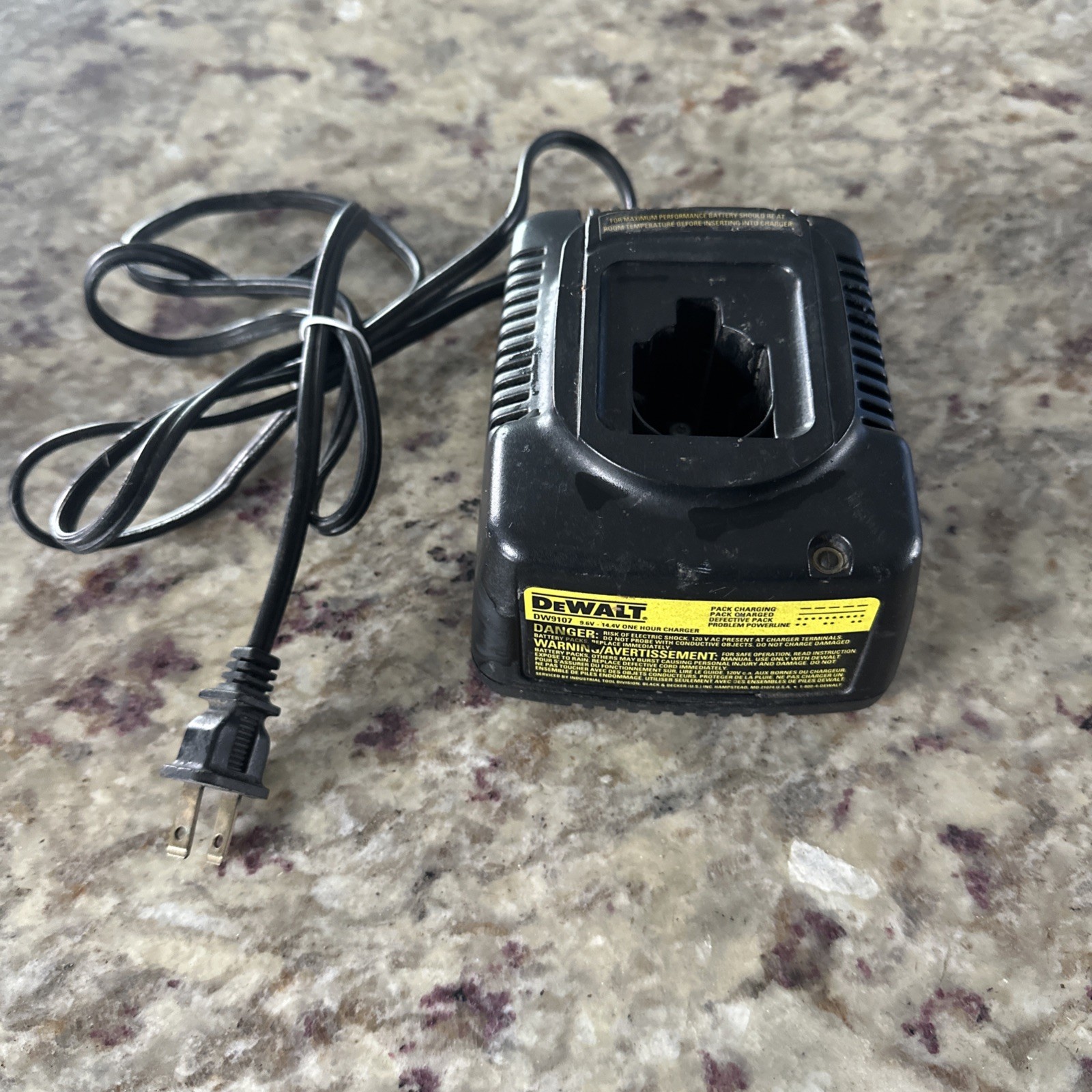Genuine OEM Dewalt DW9107 7.2V-14.4V NiCd 1 Hour Battery Charger