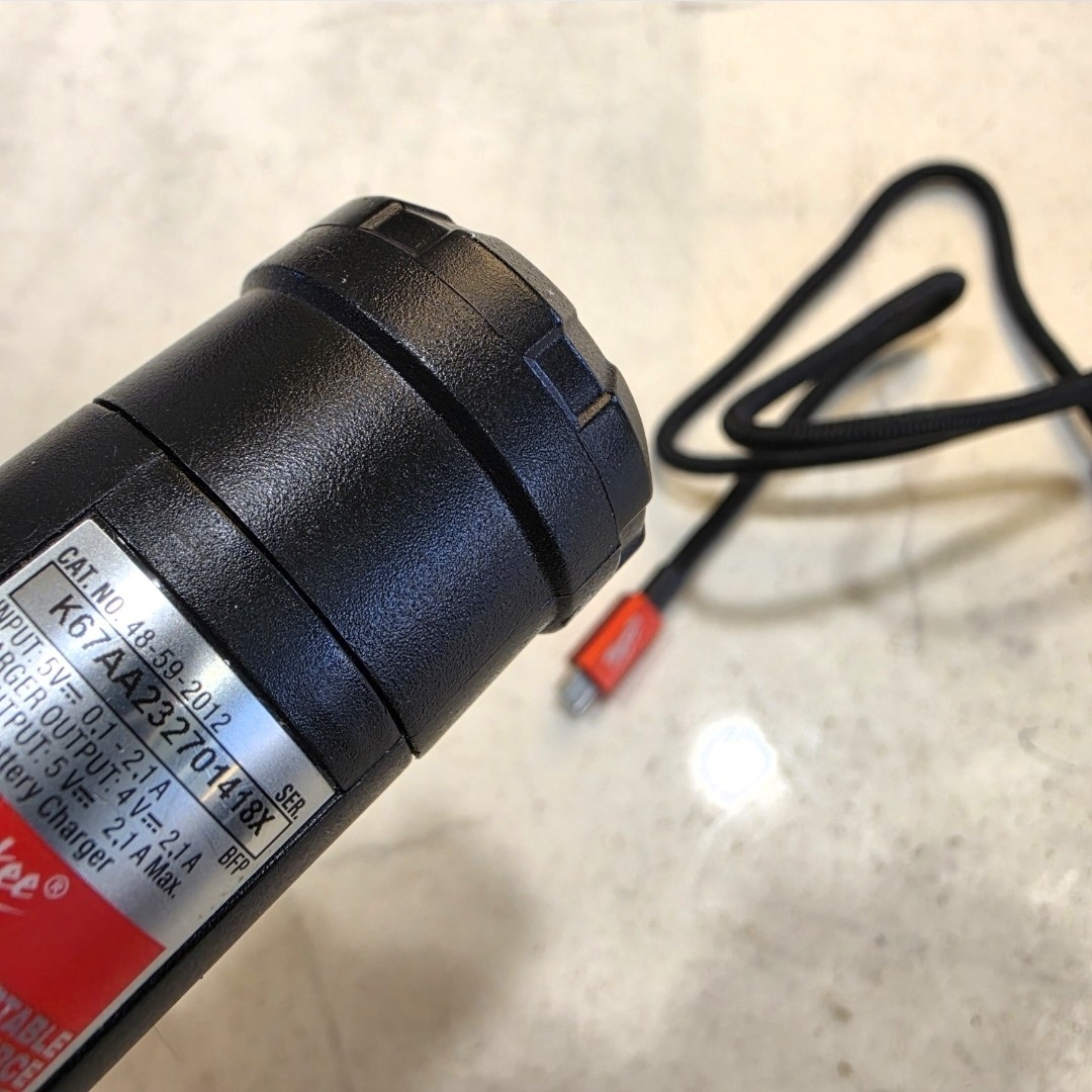 Milwaukee REDLITHIUM™️ USB CHARGER & PORTABLE POWER SOURCE KIT (48-59-2012)