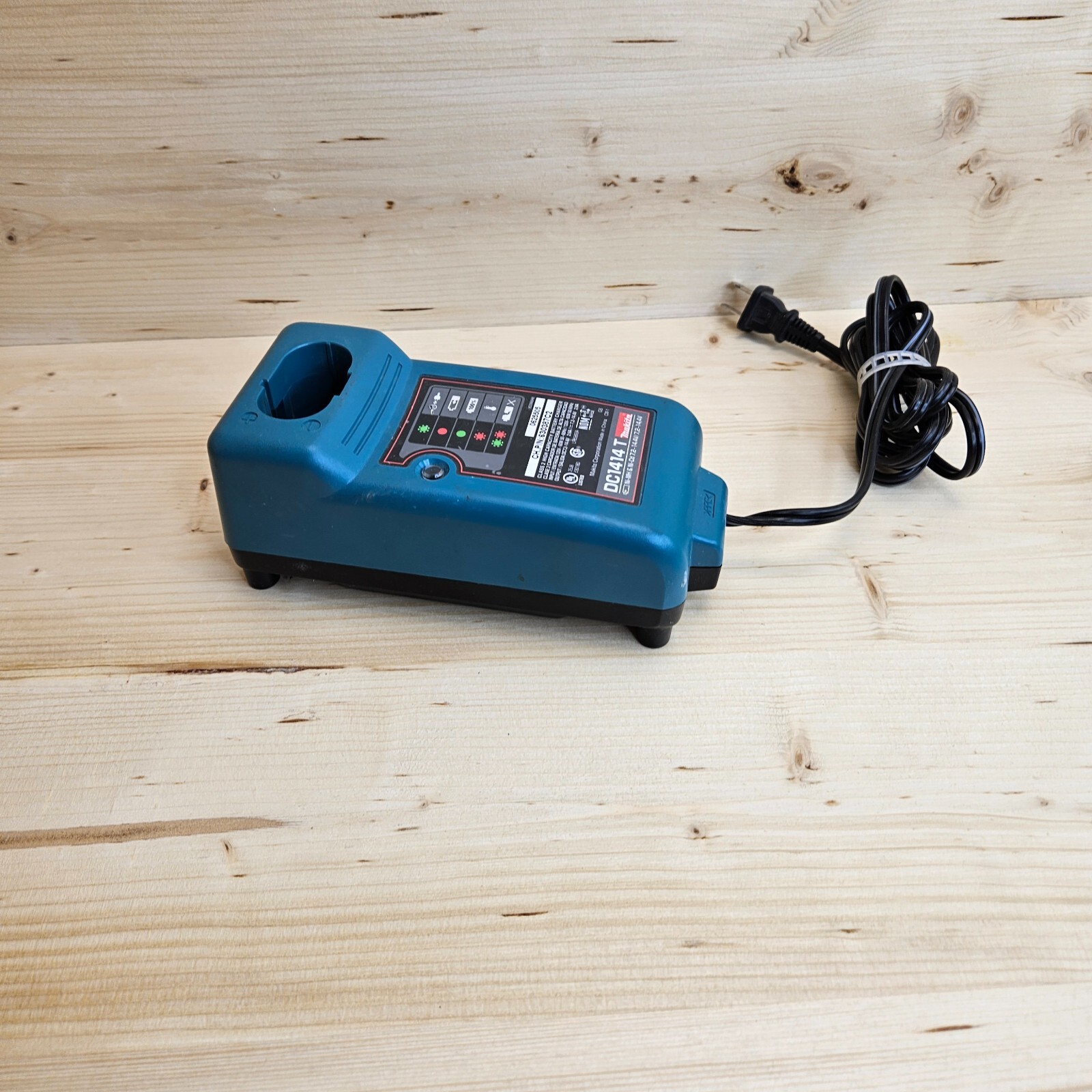 MAKITA 7.2-14.4 VOLT NiCd & Ni-MH BATTERY CHARGER DC1414T