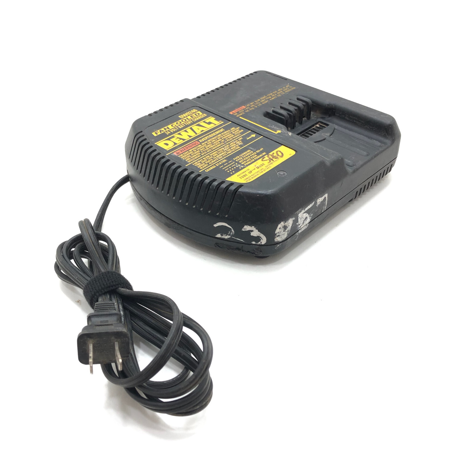 DeWalt DW0246 24V Fan Cooled Battery Charger for DW0240 DW0242 Stryker+