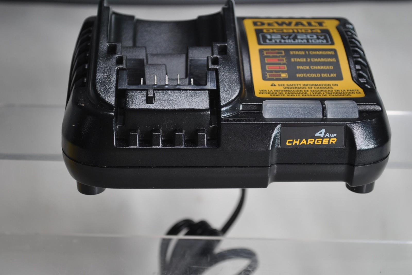 DEWALT 12V MAX/20V MAX Lithium Ion Battery Charger, 4 Amp (DCB1104)