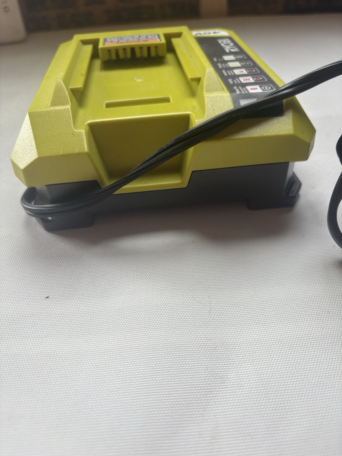 Ryobi Class 2 40V Battery Charger 0P401