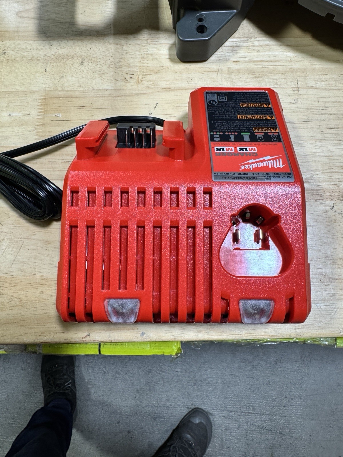 Genuine OEM Milwaukee 48-59-1812 M12 M18 18V 12V Dual Voltage Battery Charger