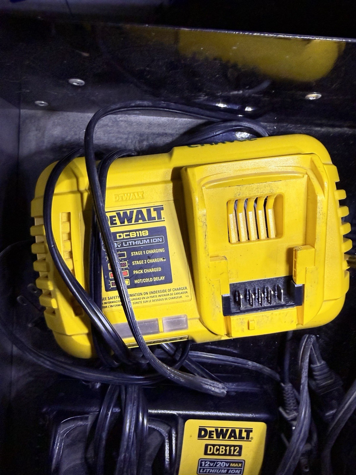 DEWALT DCB118 20V MAX Fast Charger Yellow Power Tool Battery Charger