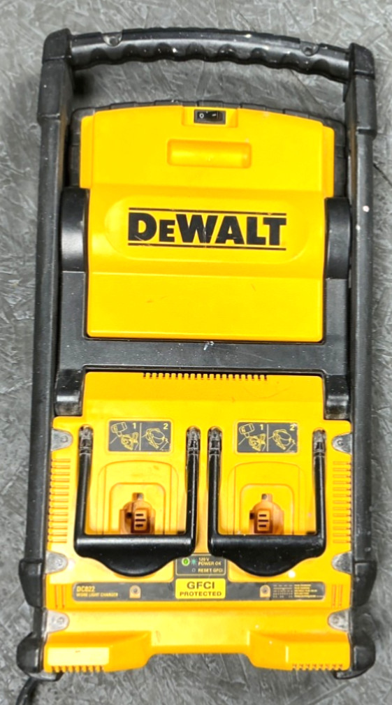 120V GFCI DEWALT DC022 Work 1 Fluorescent Light Charger, NSN 6230-01-573-9270
