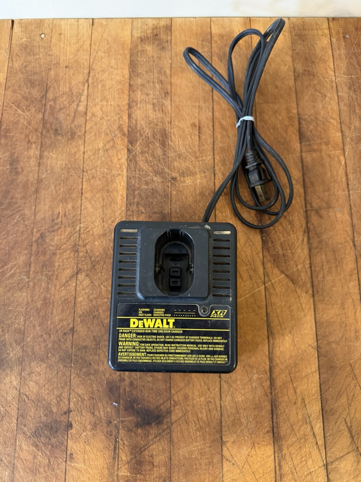 DeWalt Battery Charger DW9106 NiCad XR Pack 1 Hour Extended Run Time 7.2V-14.4V