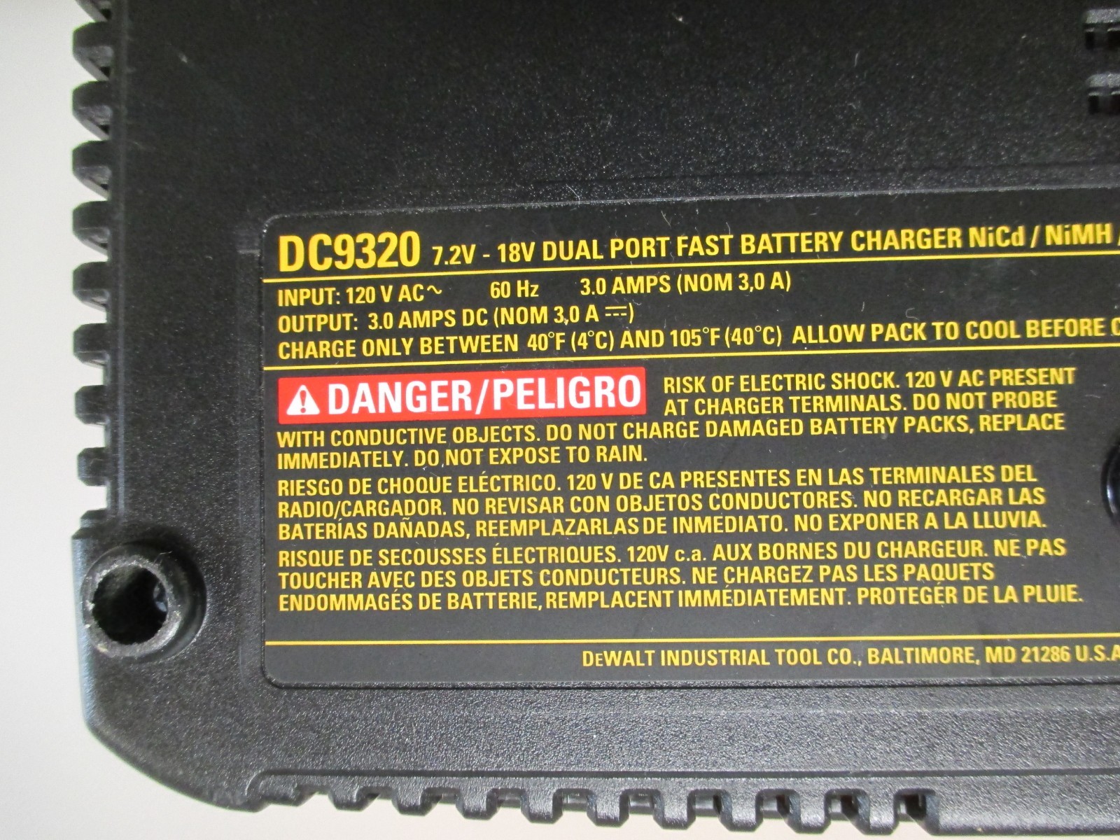 DEWALT DC9320 Dual Port 7.2V-18V Li-Ion/NiCd/NiMH Battery Charger *TESTED WORKS*