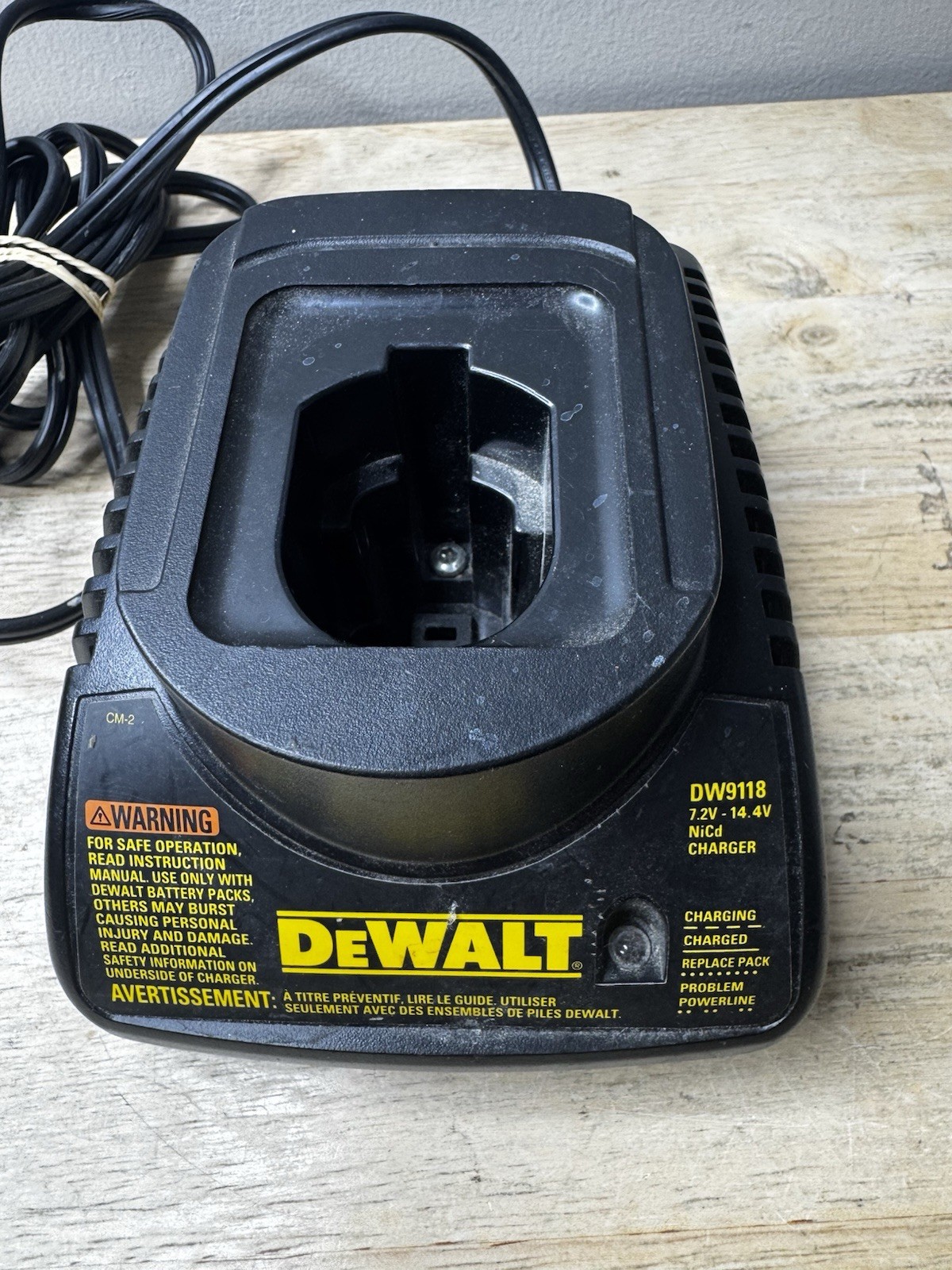 Genuine DeWALT DW9118 7.2V -14.4V 1.5A NiCd Battery Charger OEM TESTED