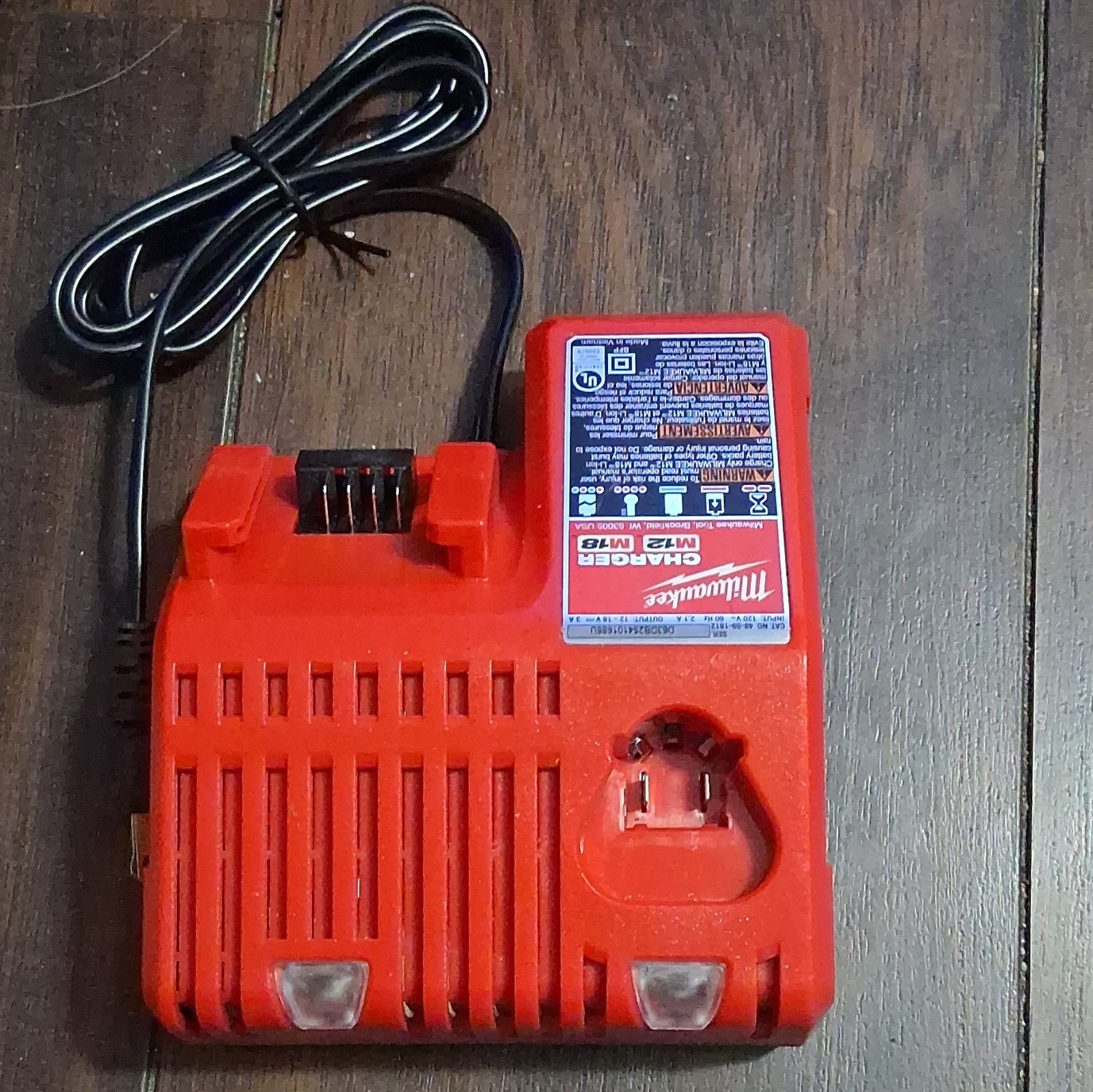 Milwaukee M12 M18 Single Bay Battery Charger Red 18V No Battery Included