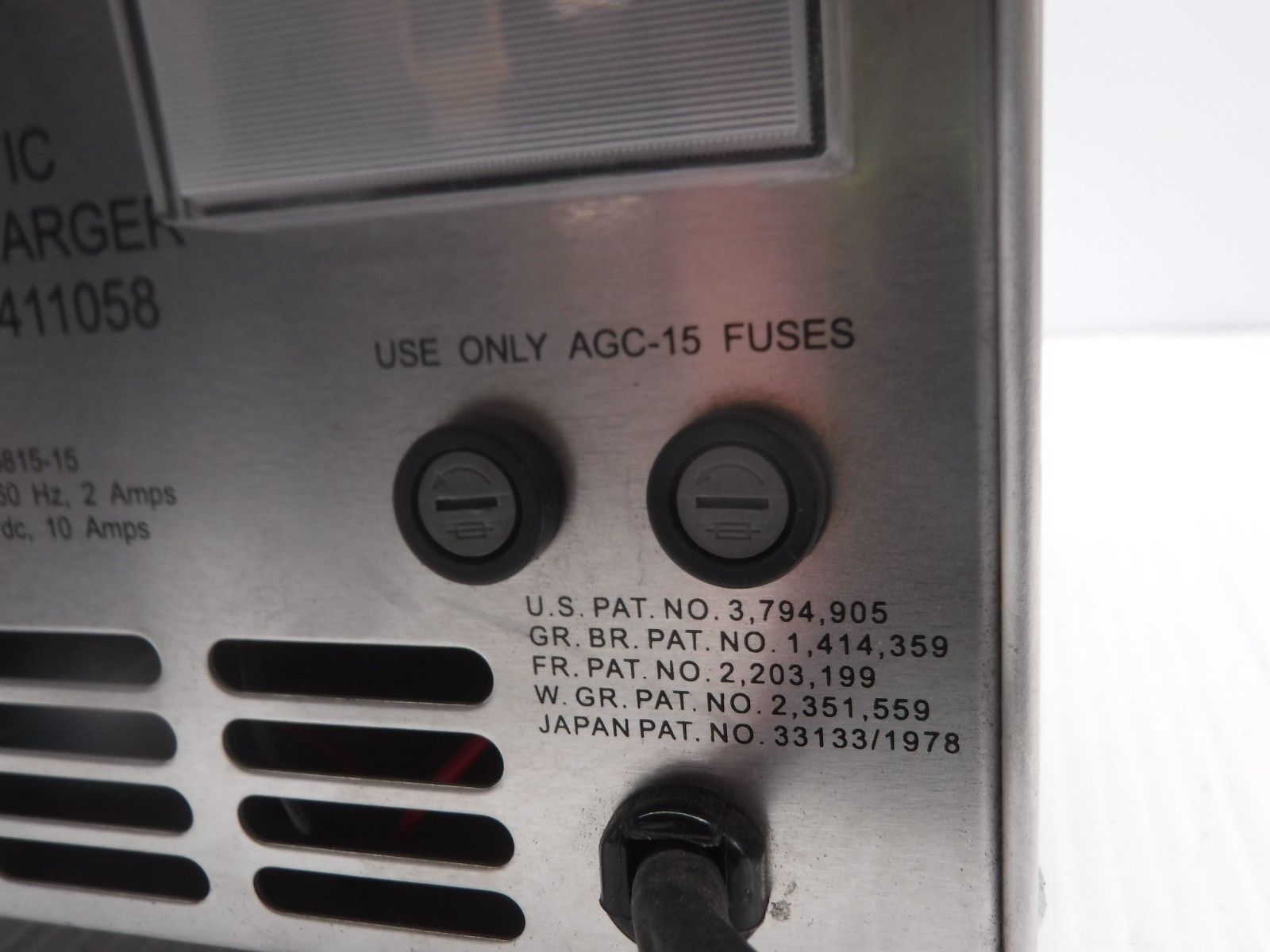 APA 411058 Automatic Battery Charger 12V