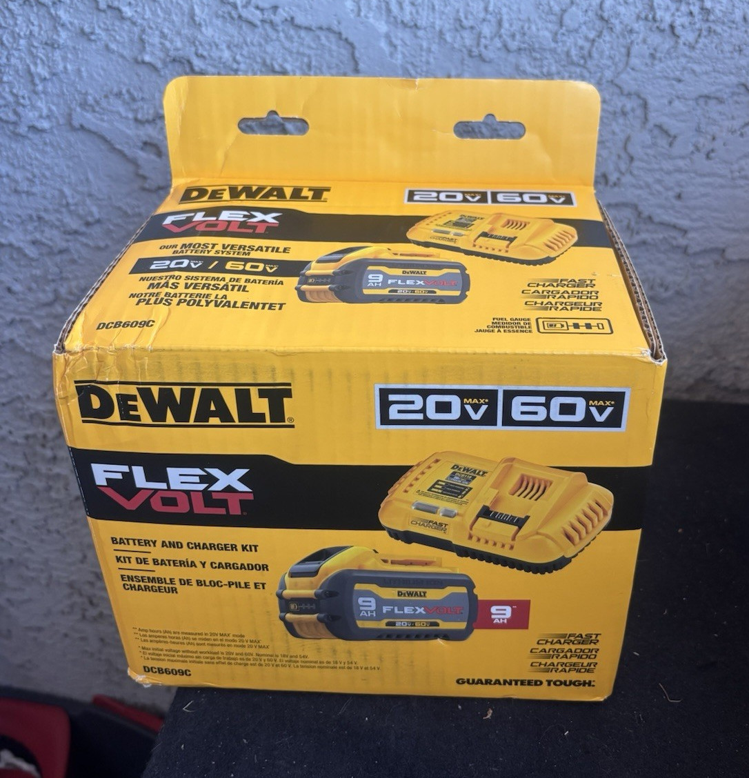 DEWALT FLEXVOLT 20V/60V Battery & Charger Kit Yellow DCB609C