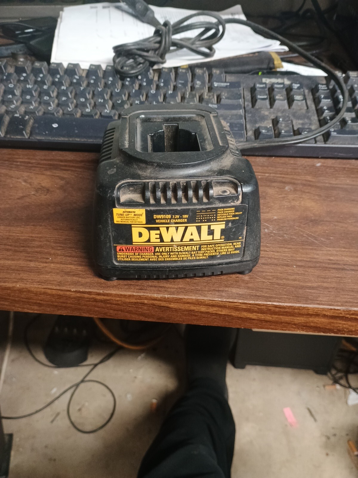Dewalt DW9109 7.2V -18V Vehicle Battery Charger