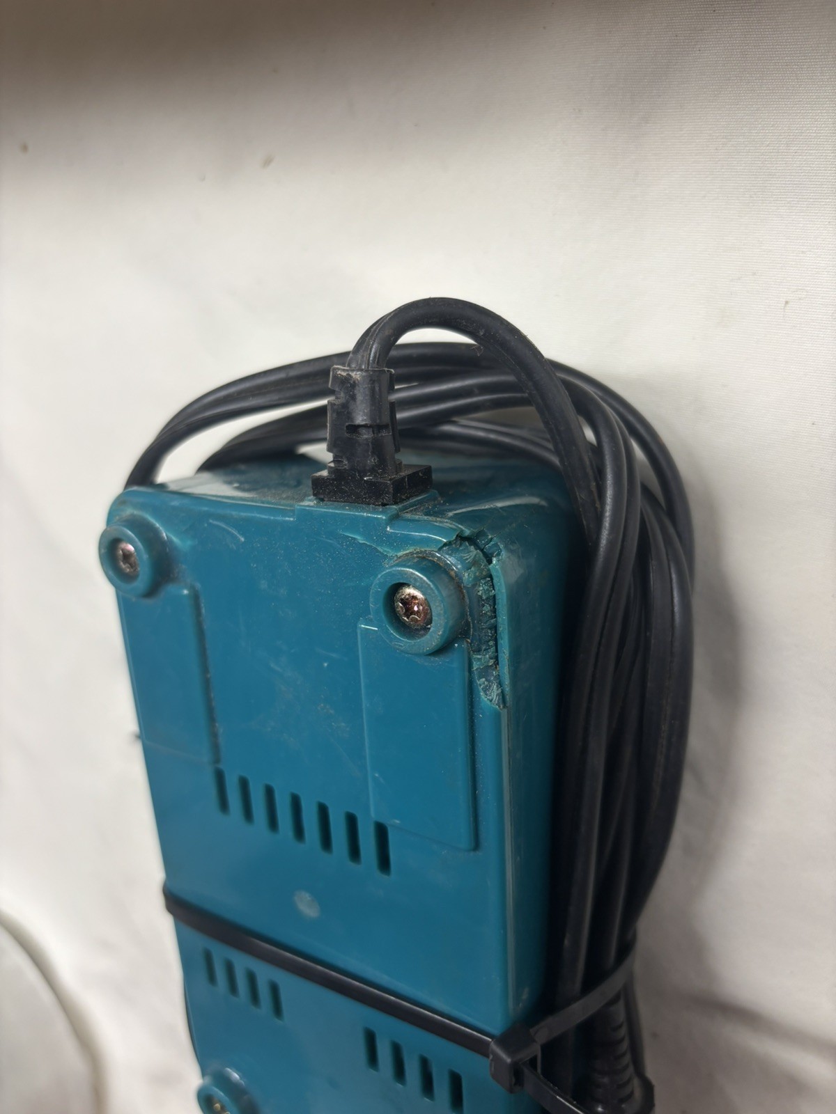 Makita Fast Charger Model DC7010 DC 7.2V Battery Charger