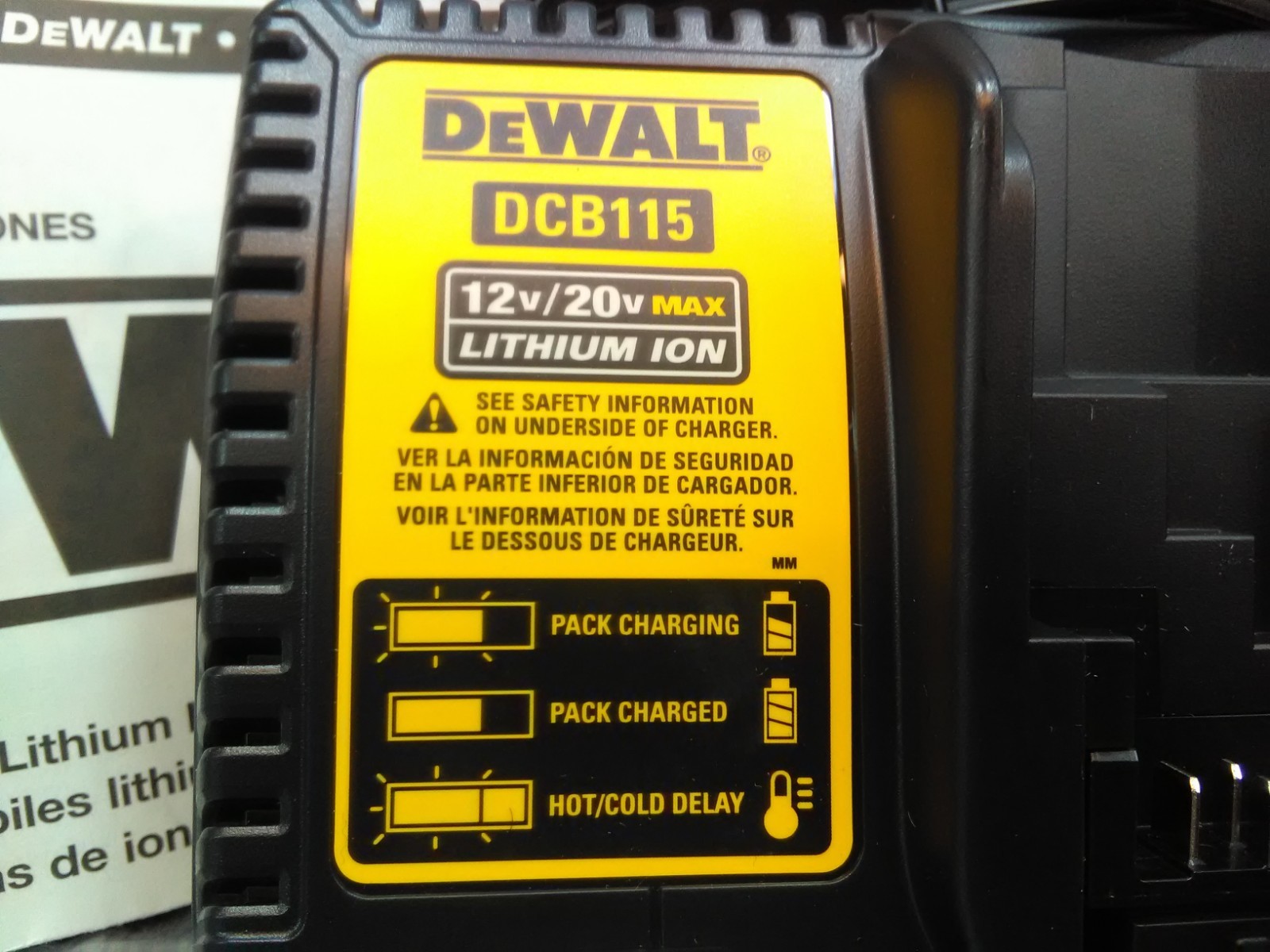 Dewalt OEM DCB115 12/20V MAX Lithium Ion Fast Battery Charger-***NEW***
