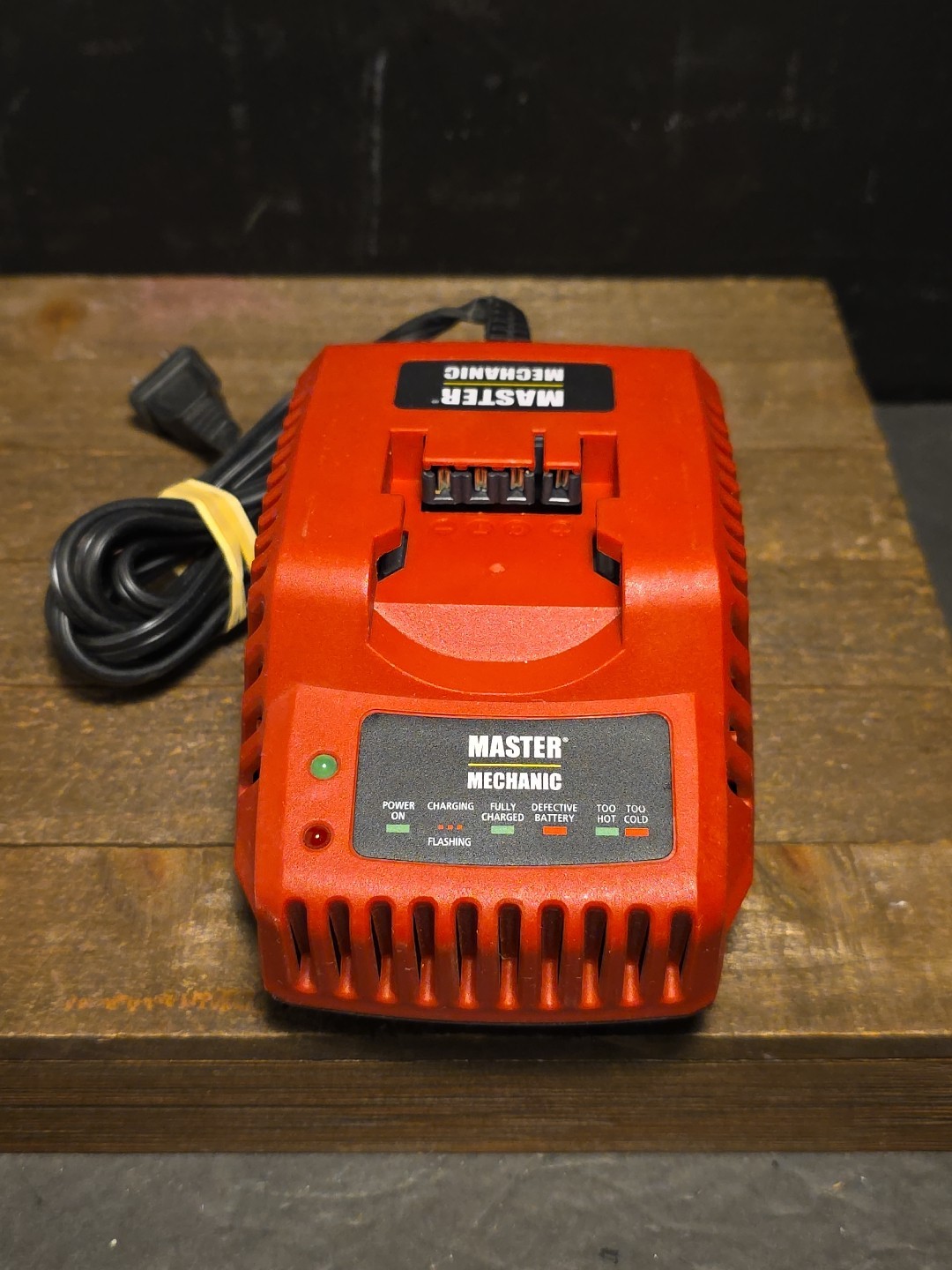 Master Mechanic 18v 2.2 Amp Smart Class 2 Battery Charger Model 148197