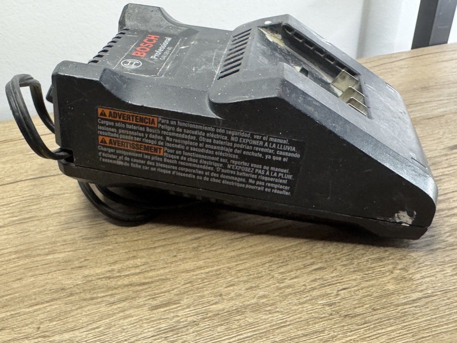 BOSCH BATTERY CHARGER GAL18V-40 BARE CHARGER FAST CHARGE BLACK