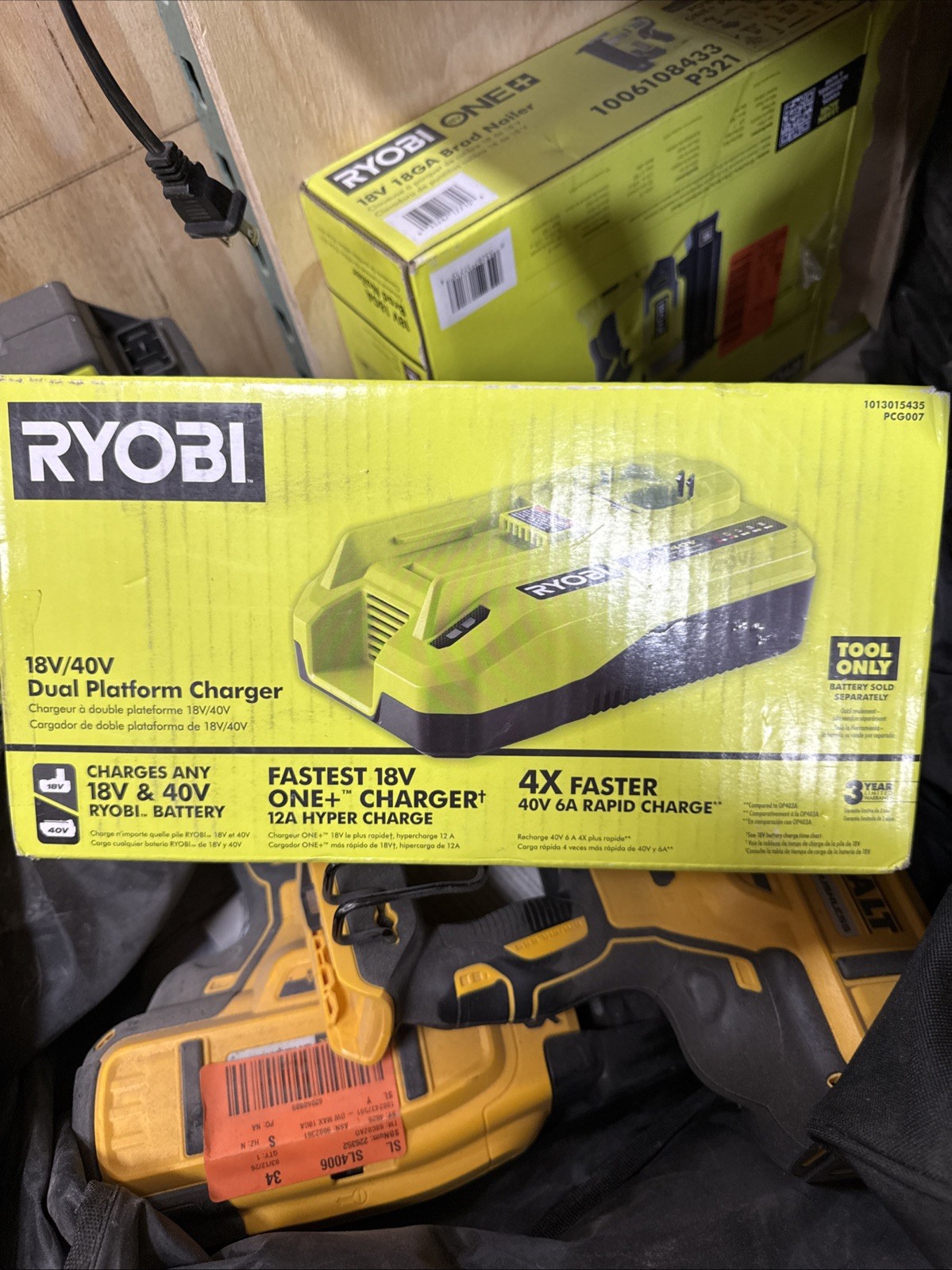 RYOBI ONE+ 18V/40V Dual Platform Charger Z671