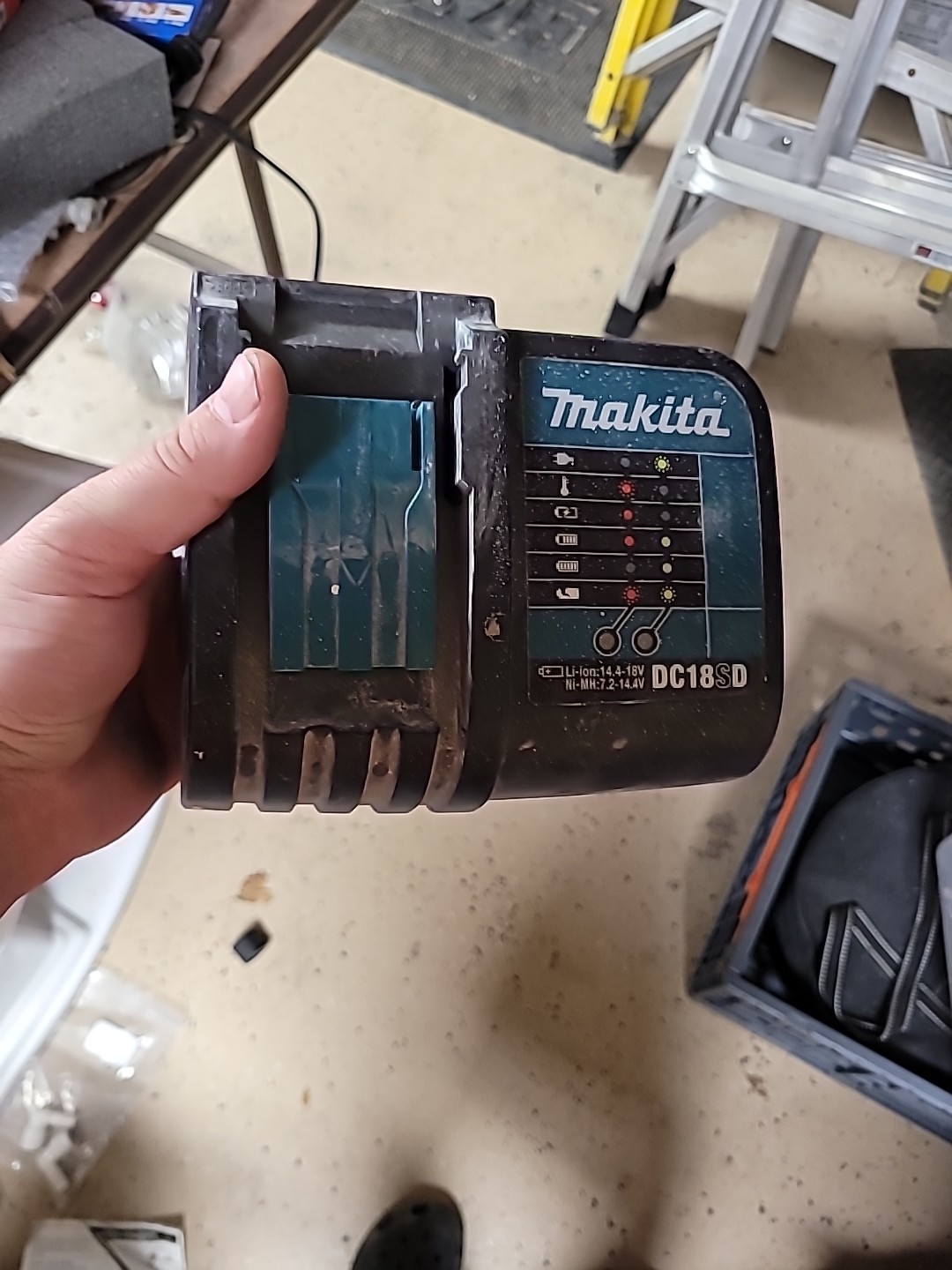 Makita DC18SD 18V Standard Battery Charger