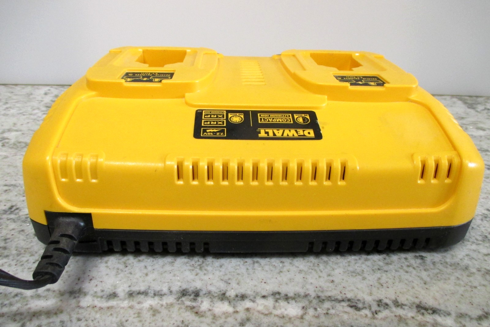 DEWALT DC9320 Dual Port 7.2V-18V Li-Ion/NiCd/NiMH Battery Charger *TESTED WORKS*