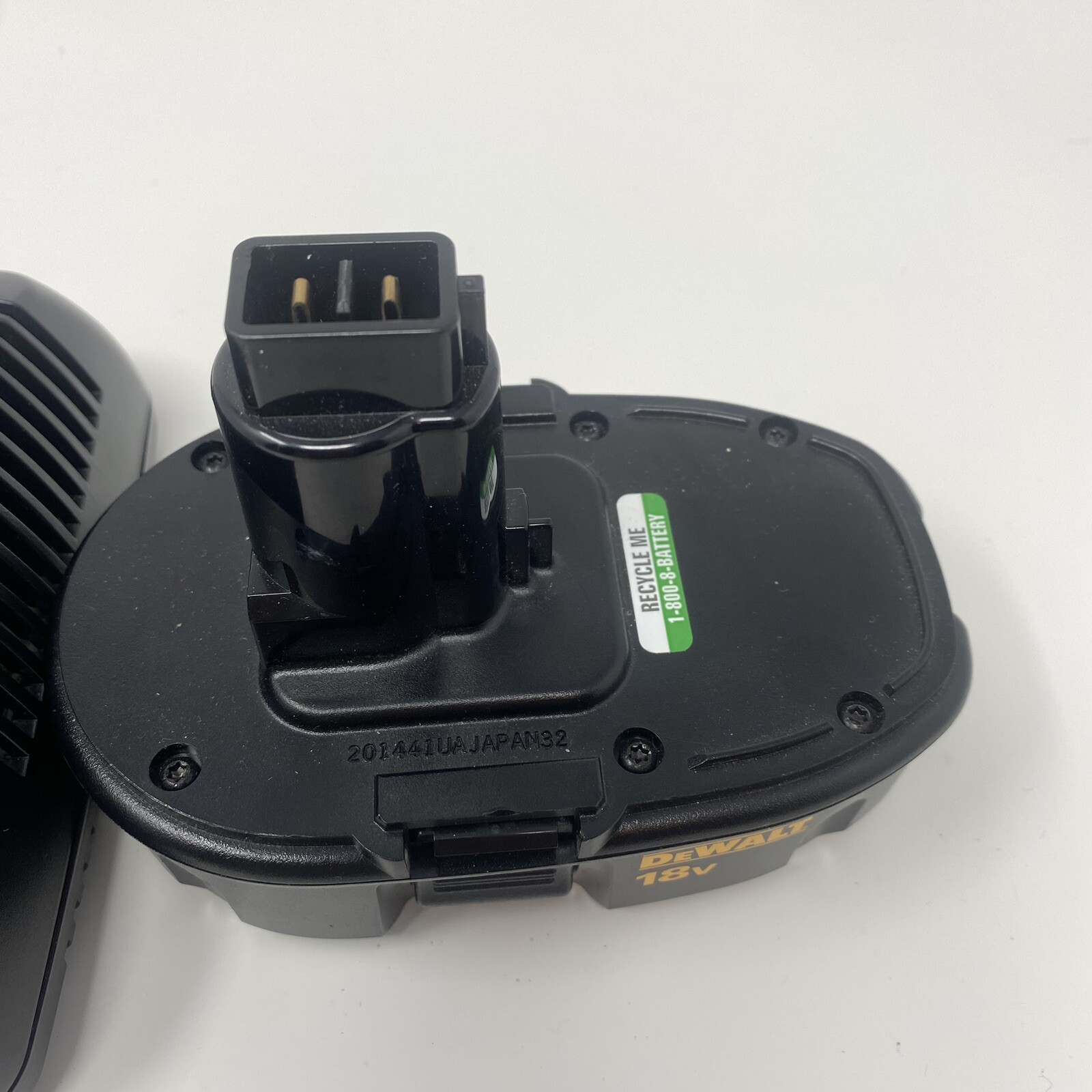 Dewalt DW9226 Ni-Cd Rechargeable with DC9098 Dewalt Battery