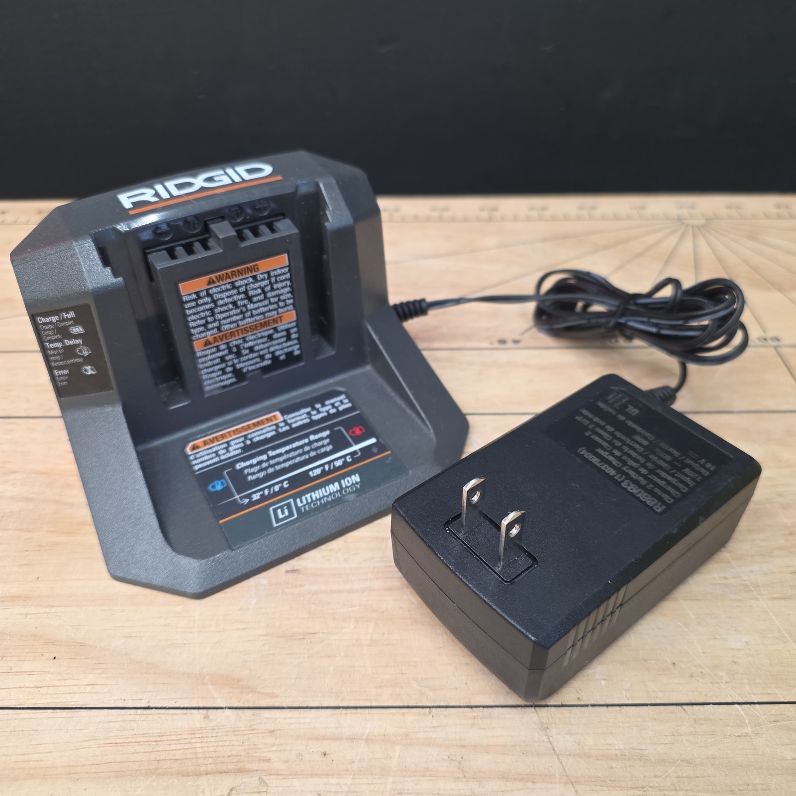 Ridgid 18V Lithium-Ion Battery Charger R86093