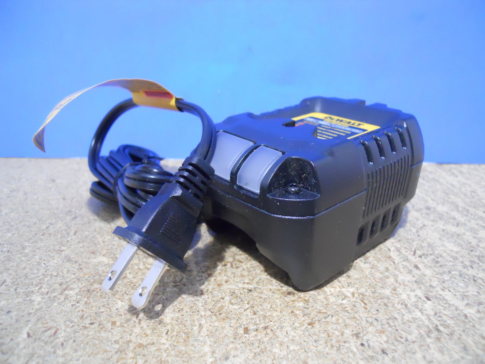 Dewalt Battery Charger 12/20V Max Flexvolt Lithium-Ion 2 AMP, DCB1102