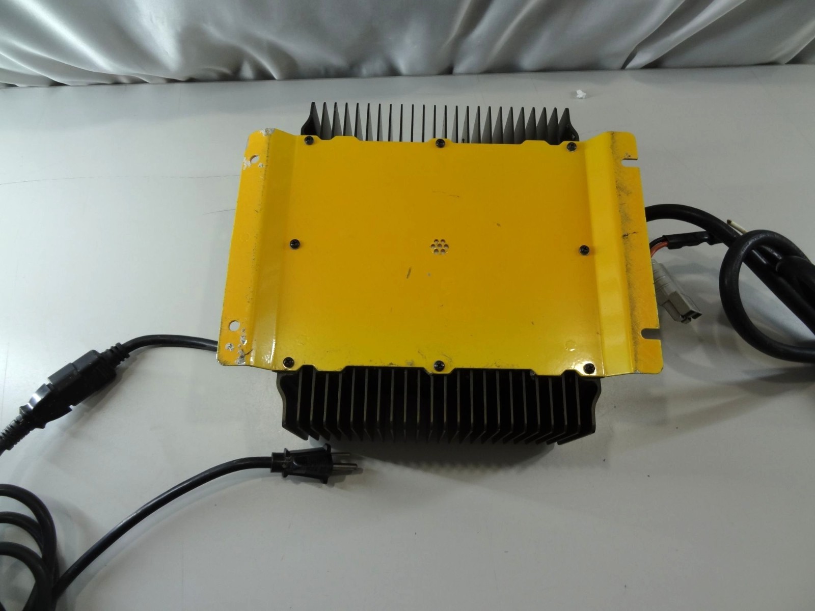Delta-Q QuiQ 910-3610 Battery Charger 48V 18A Yellow Aluminum Case With Cables