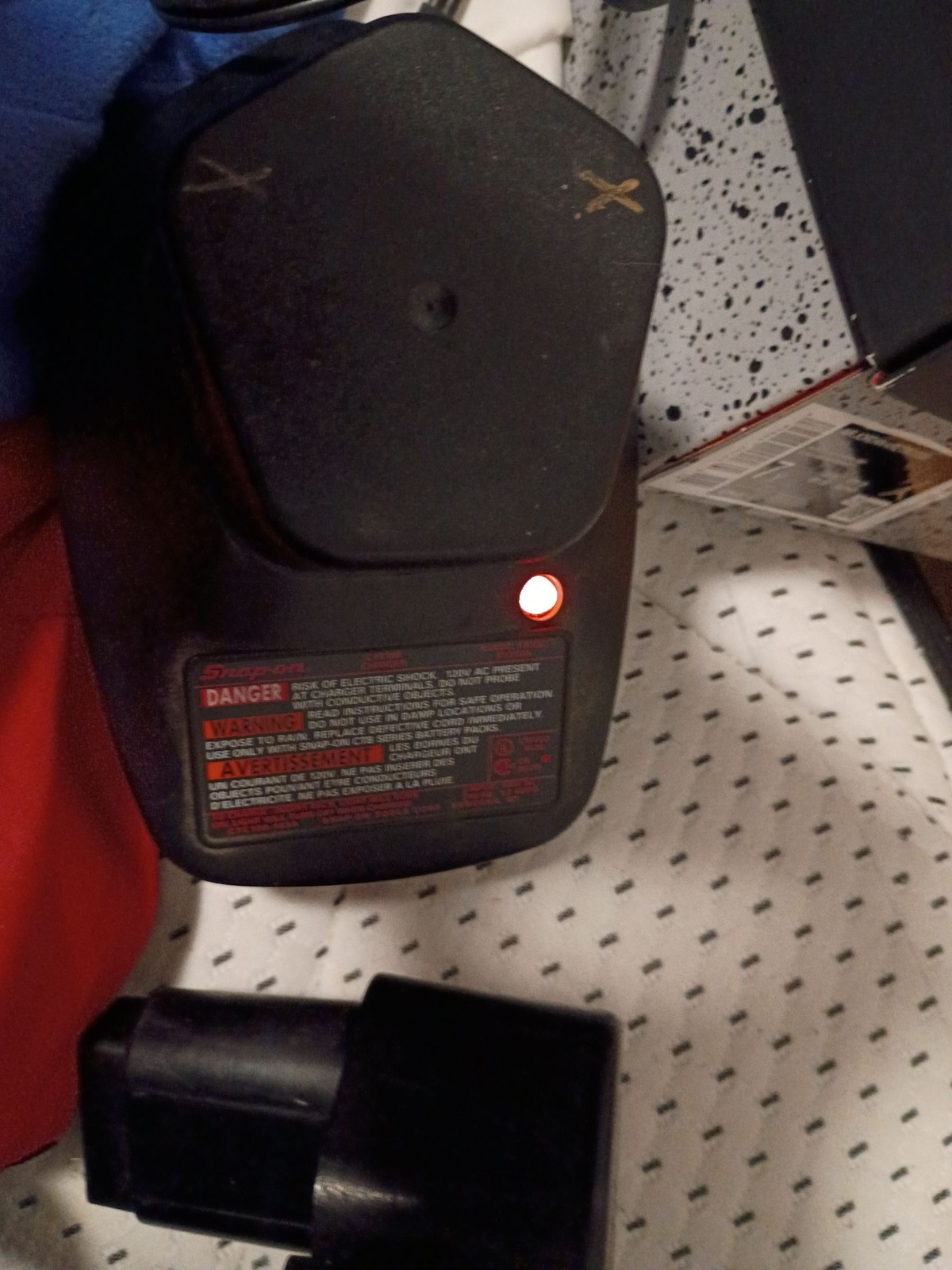 Snap-on 18V Battery Charger with Two 18V Batteries