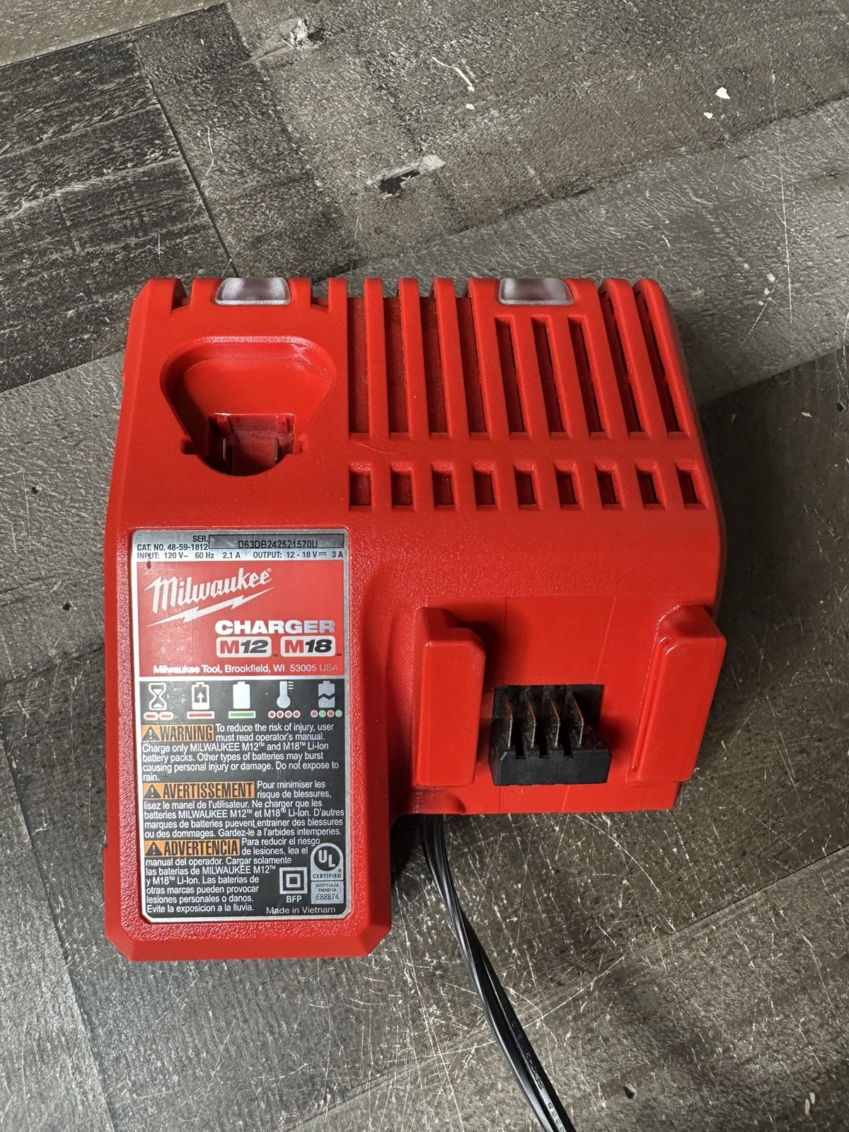 Genuine MILWAUKEE 48-59-1812 18V 12V M12 / M18 LITHIUM ION BATTERY CHARGER