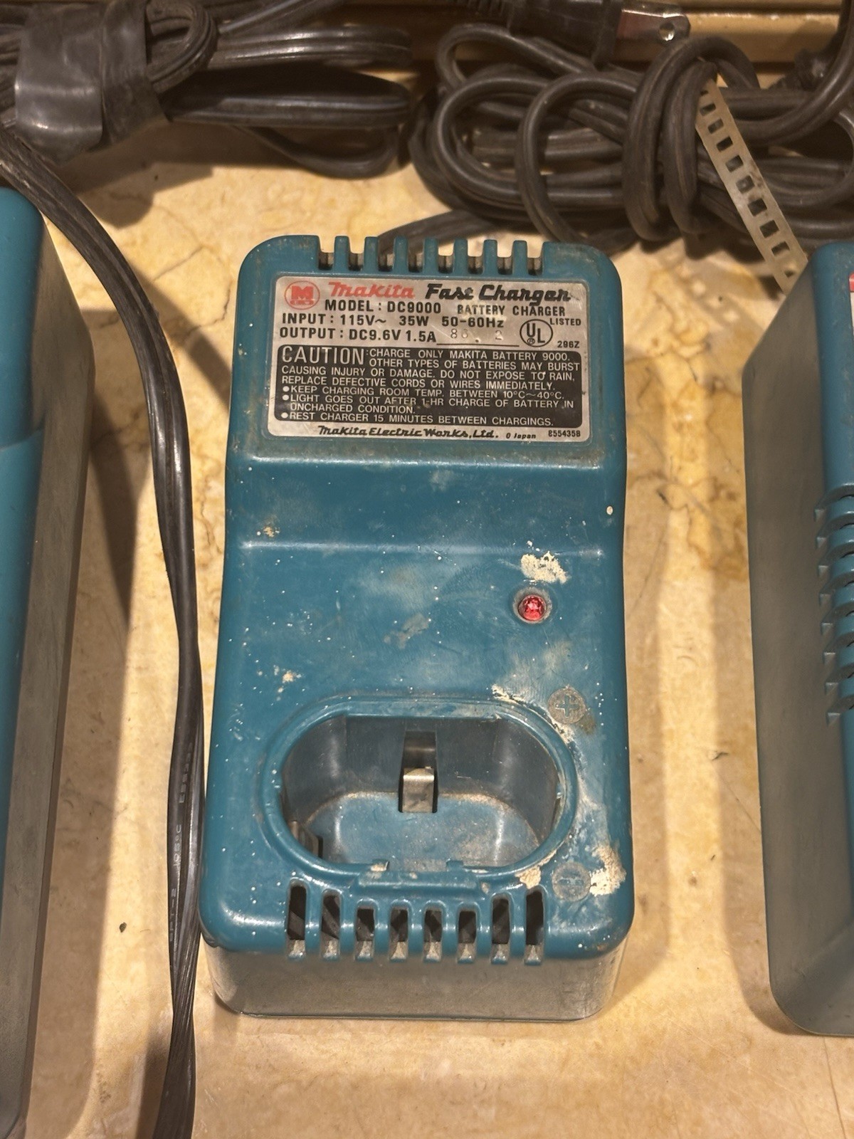 Makita DC1414 fast charger for 7.2V to 14.4V NiCd and NiMH Un Tested