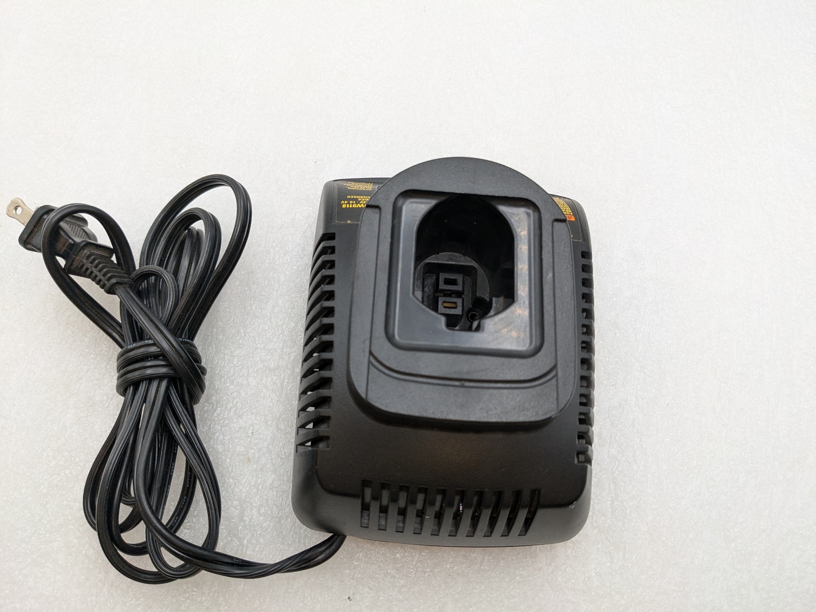 Dewalt DW9118 7.2V – 14.4V 1- NiCd Battery Charger 1.5 AMPS DC W/ Free Shipping