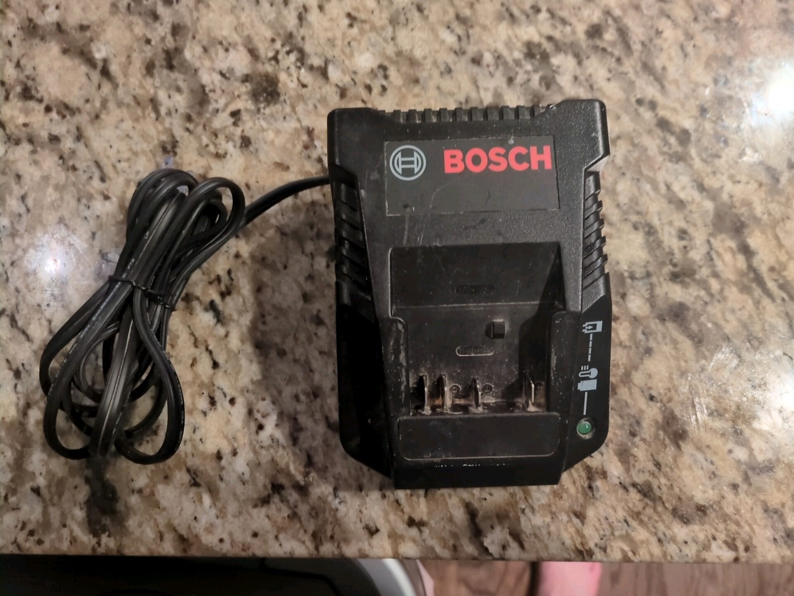 Bosch BC660 18V Battery Charger – Black