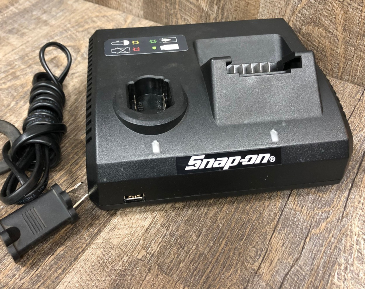Snap On 14.4V 18V Lithium Ion Dual Bay Battery Charger CTC131A w/ Cord CLEAN!