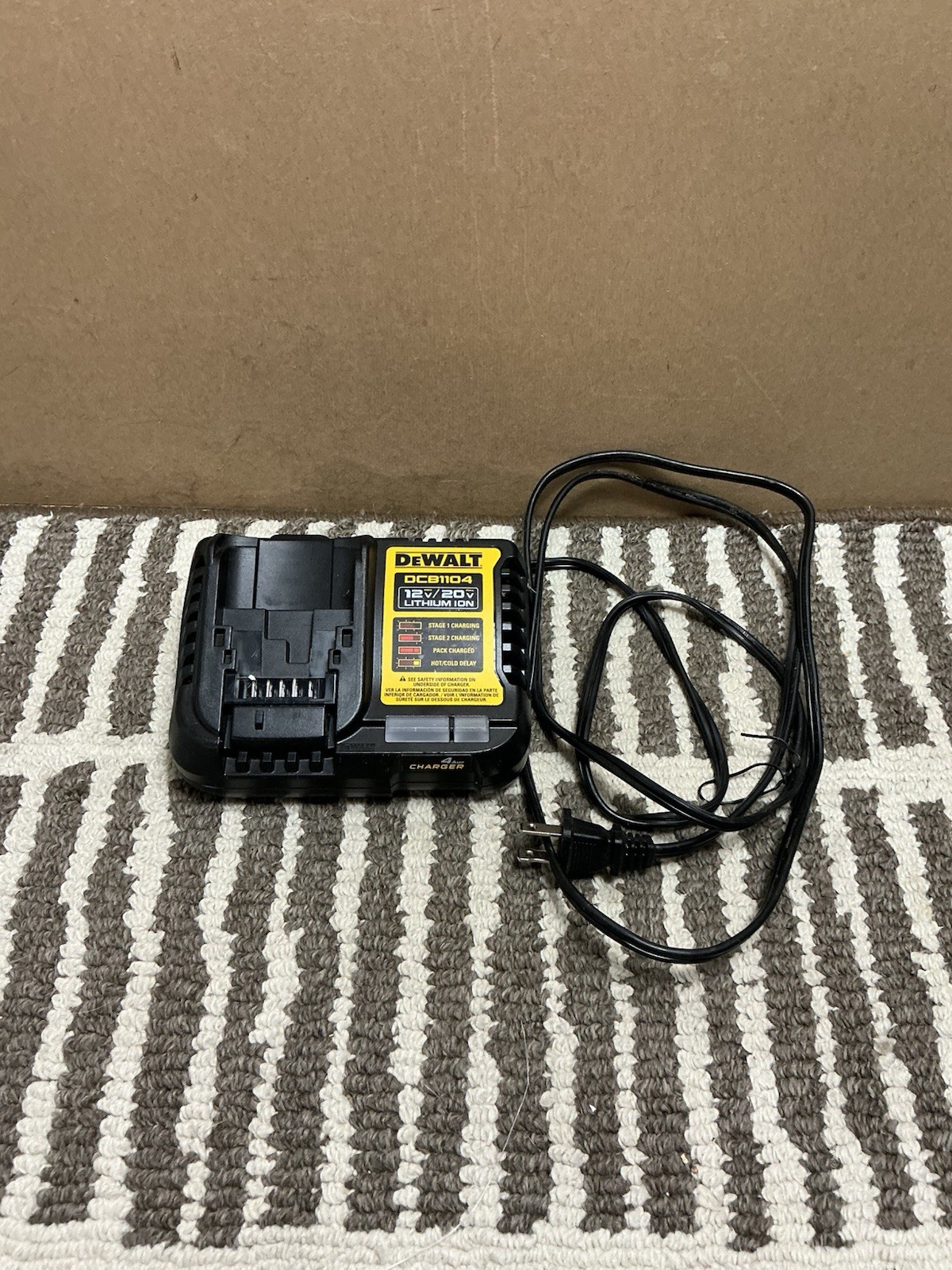DEWALT 4 Amp Battery Charger 12V & 20V Volt MAX Li-Ion DCB1104