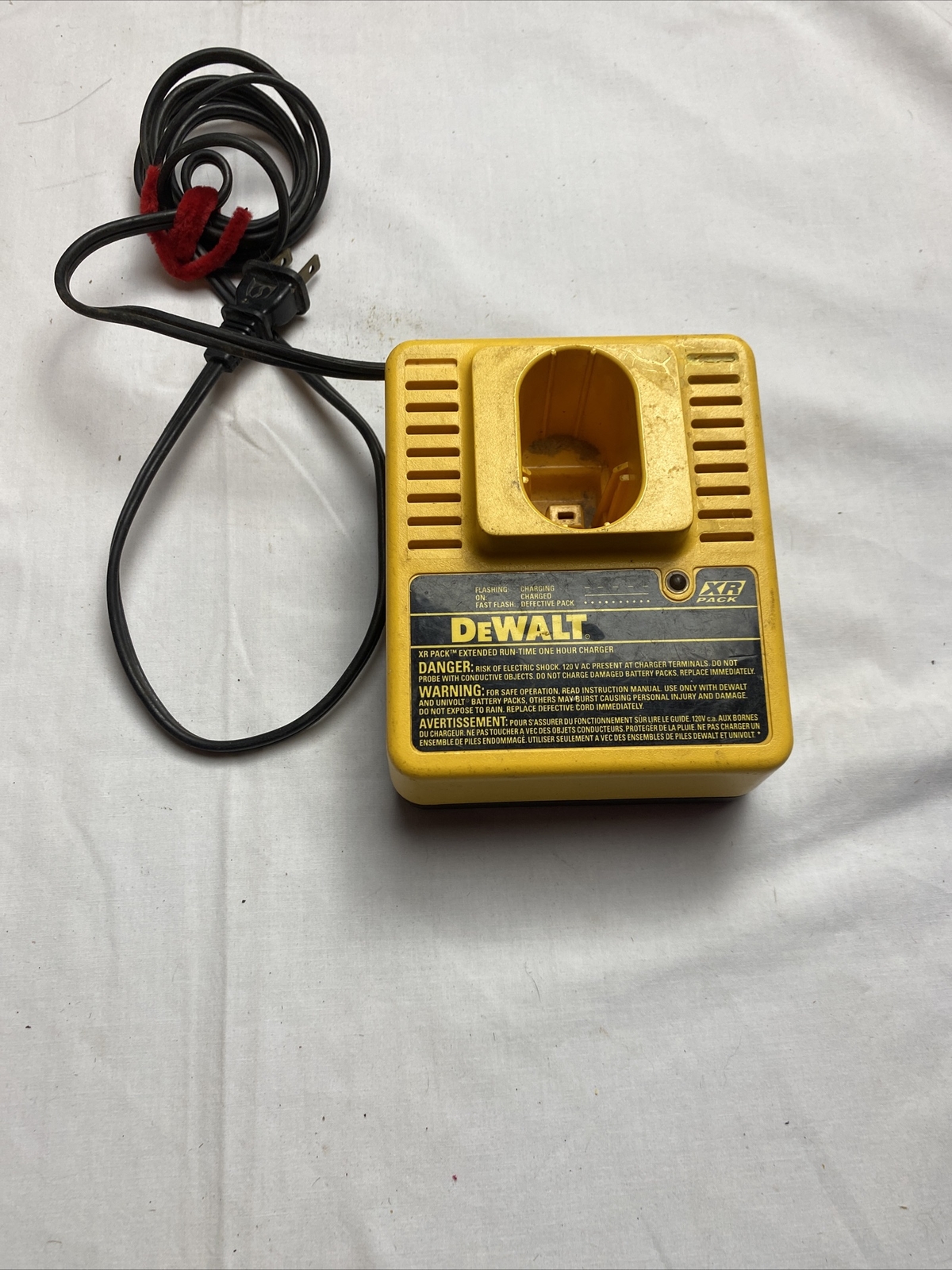 DEWALT DW9106 XR PACK Extended Run Time One Hour Battery Charger