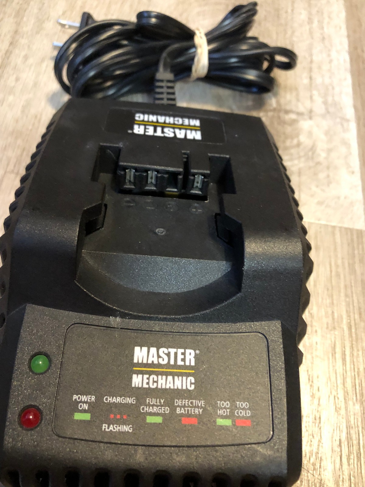 Master Mechanic 18v 2.2 Amp Smart Class 2 Battery Charger 134457 TESTED