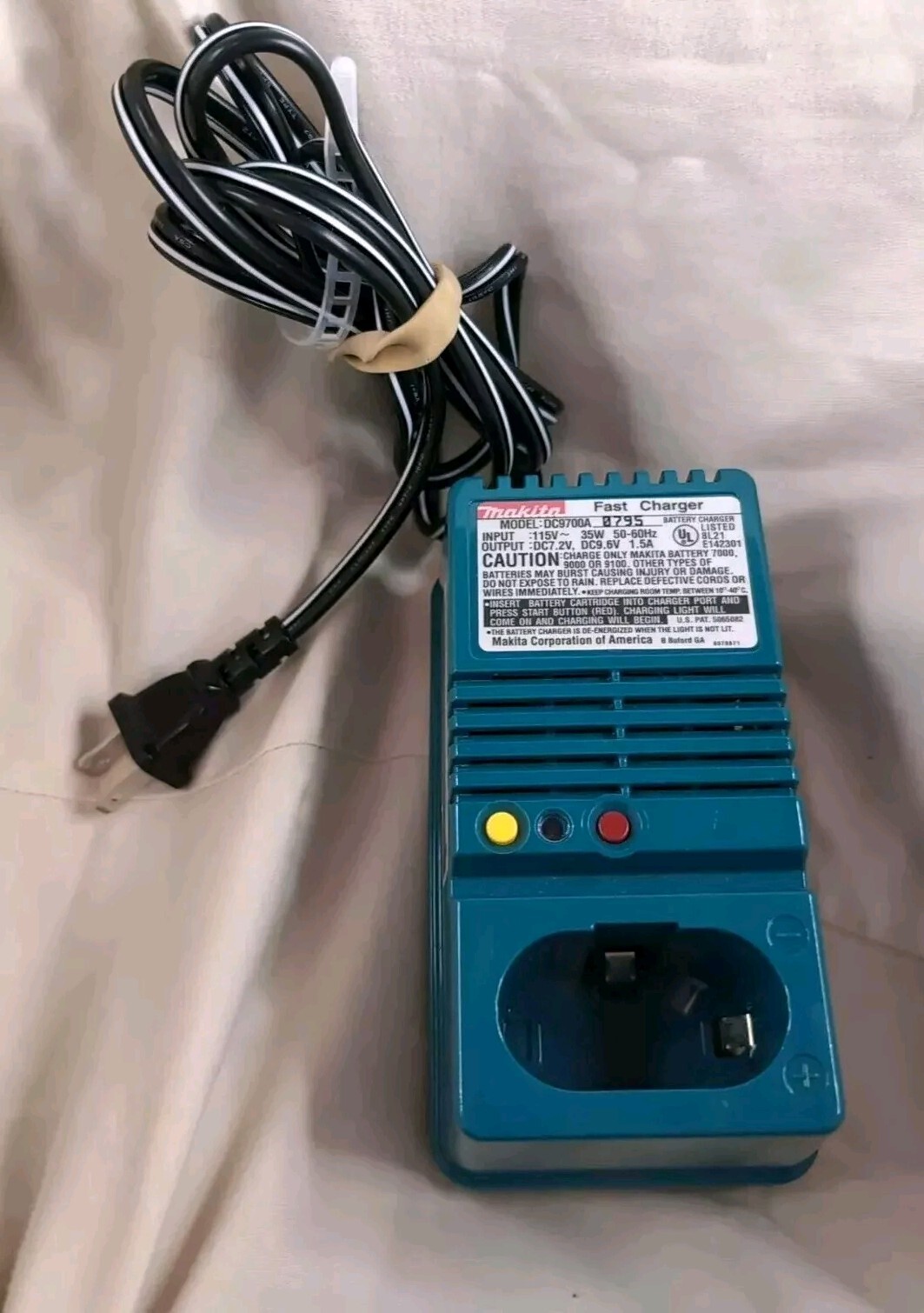 Makita Dc9700A Fast Charger for Makita Battery 7000/7100/7120/9000/9100/9120