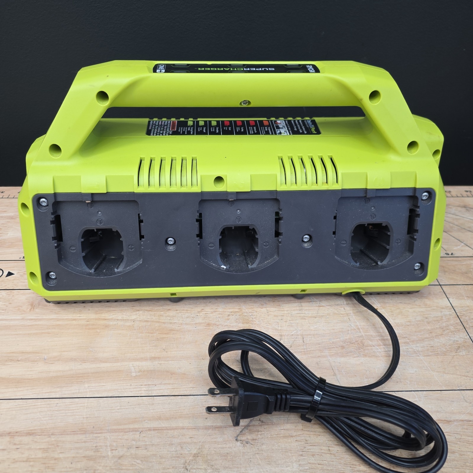 FOR PARTS OR REPAIR Ryobi ONE+ 18V 6-Port Super Charger P135
