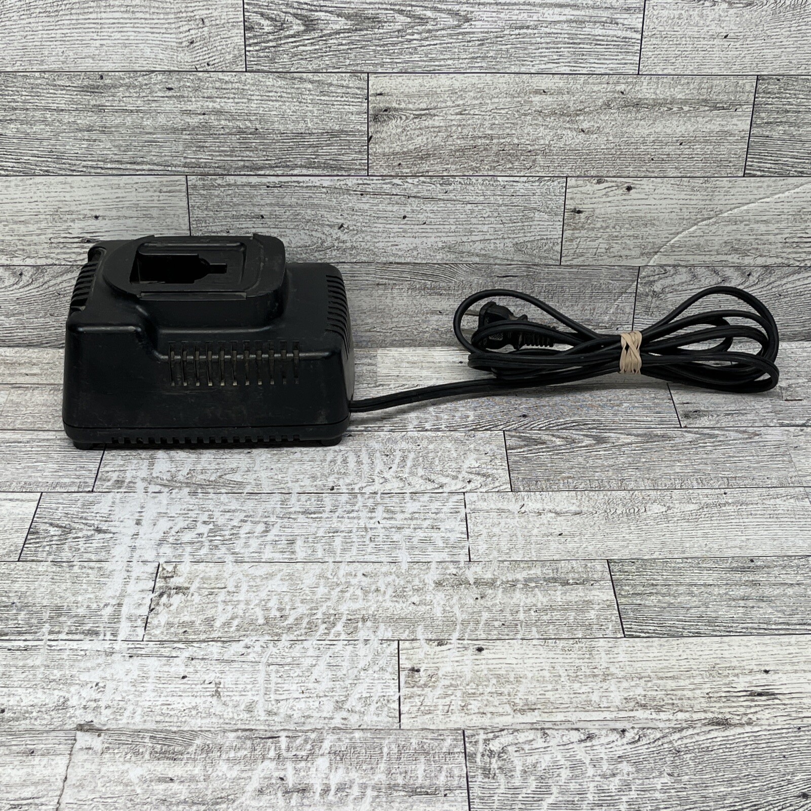 Genuine Dewalt DW9116 7.2V-18V 1 Hour NiCd Charger