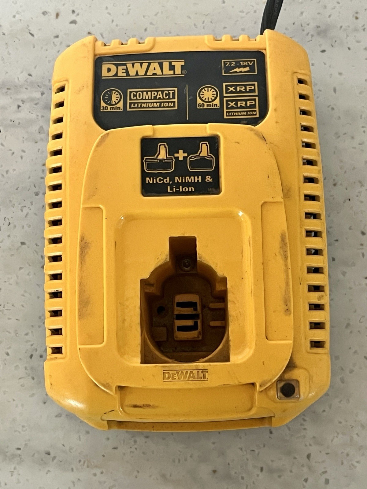 DeWalt DC9310 7.2V-18V Fast Charger + DC9181 18V Compact Lithium Ion Battery