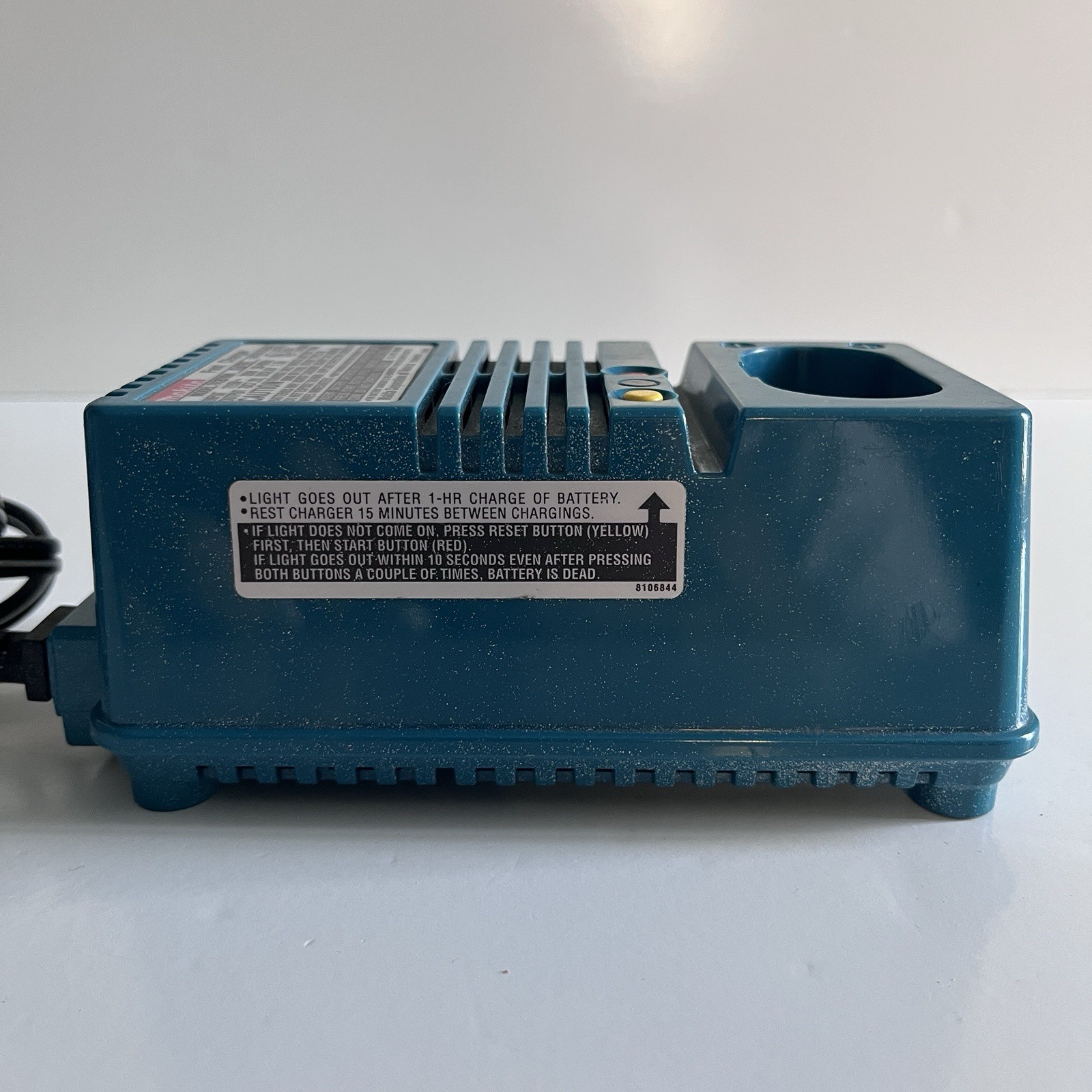 Makita DC9700A 9.6V & 7.2V Battery Fast Charger Genuine OEM
