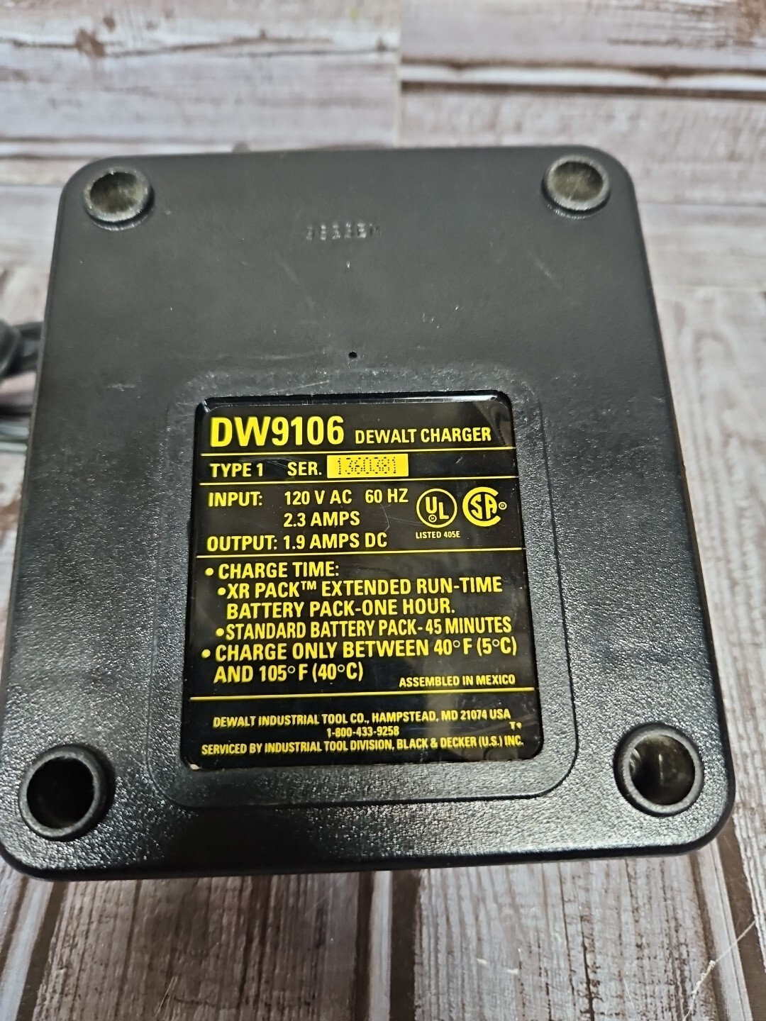 ** DEWALT DW9106 XR PACK Extended Run Time One Hour Battery Charger