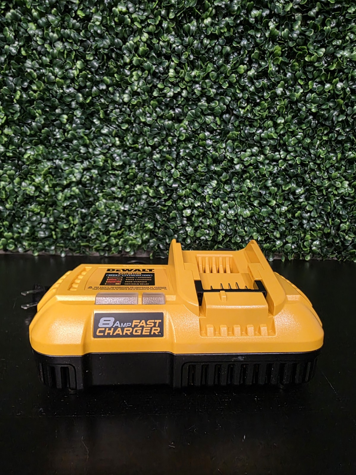 DEWALT DCB118 20V Yellow 8 Amp Fast Battery Charger Power Tool Accessory