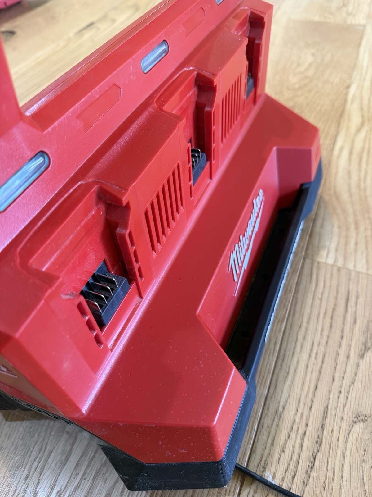 Milwaukee PACKOUT 6 Bay Rapid Charger – Used Very Good Condition – No Reserve